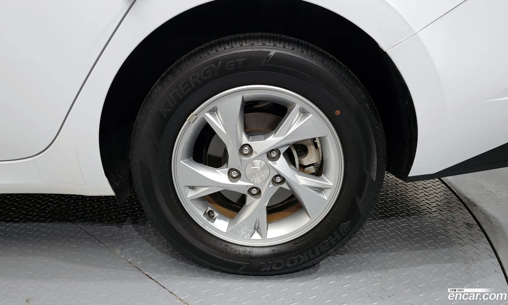 Hyundai Elantra 2020 — 15