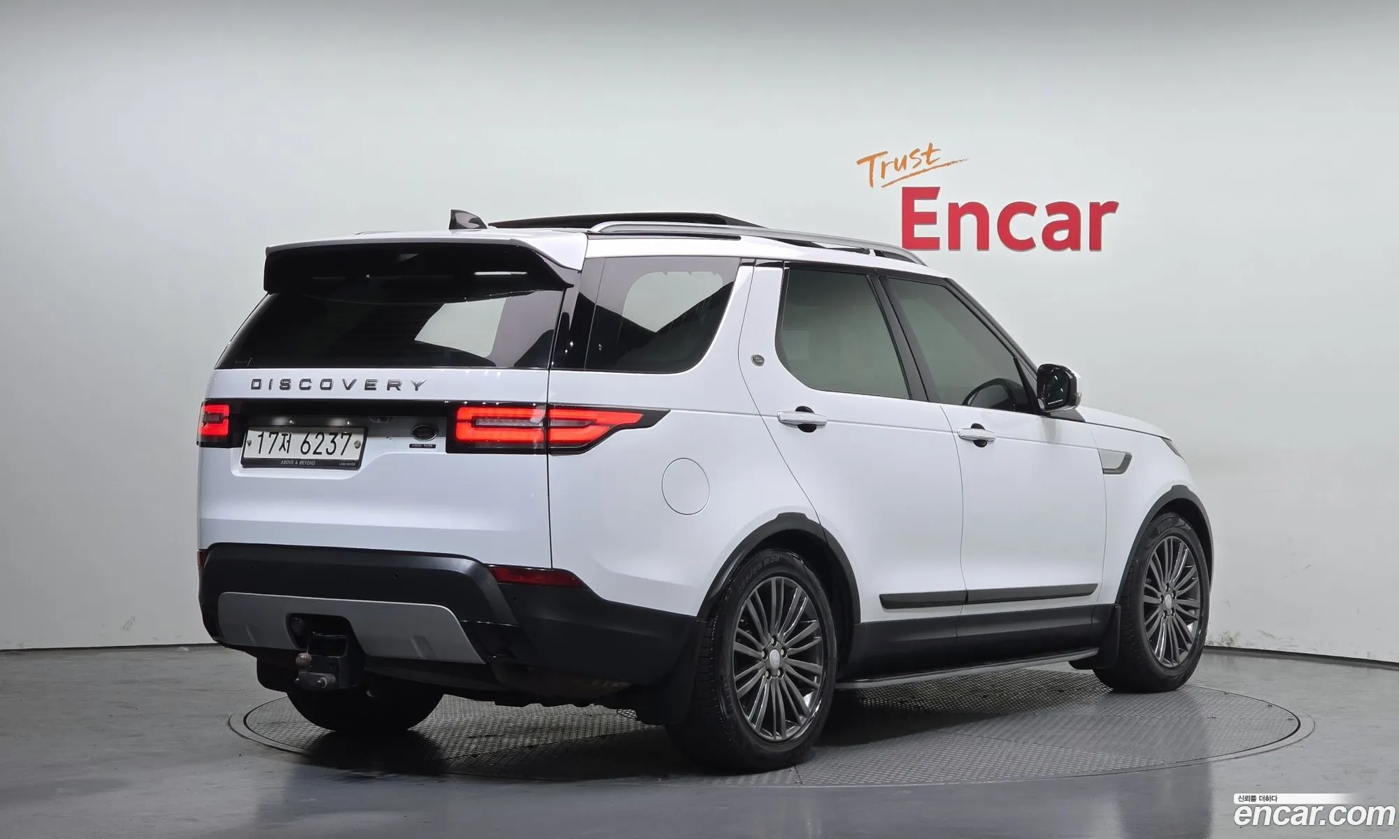 Land Rover Discovery 5 2017 SALRA2BK8HA037259 — 17