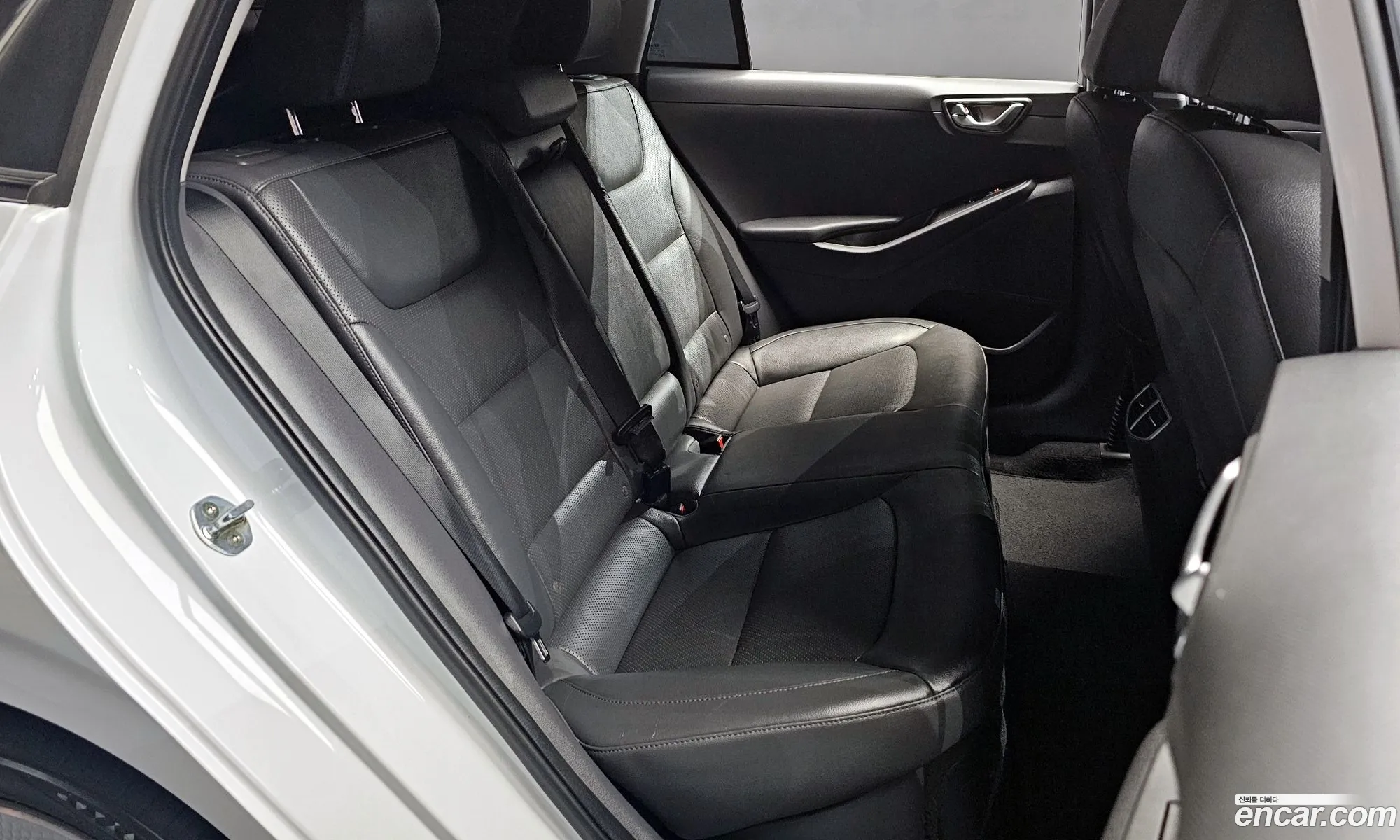 Hyundai Ioniq Hybrid 2020 — 13