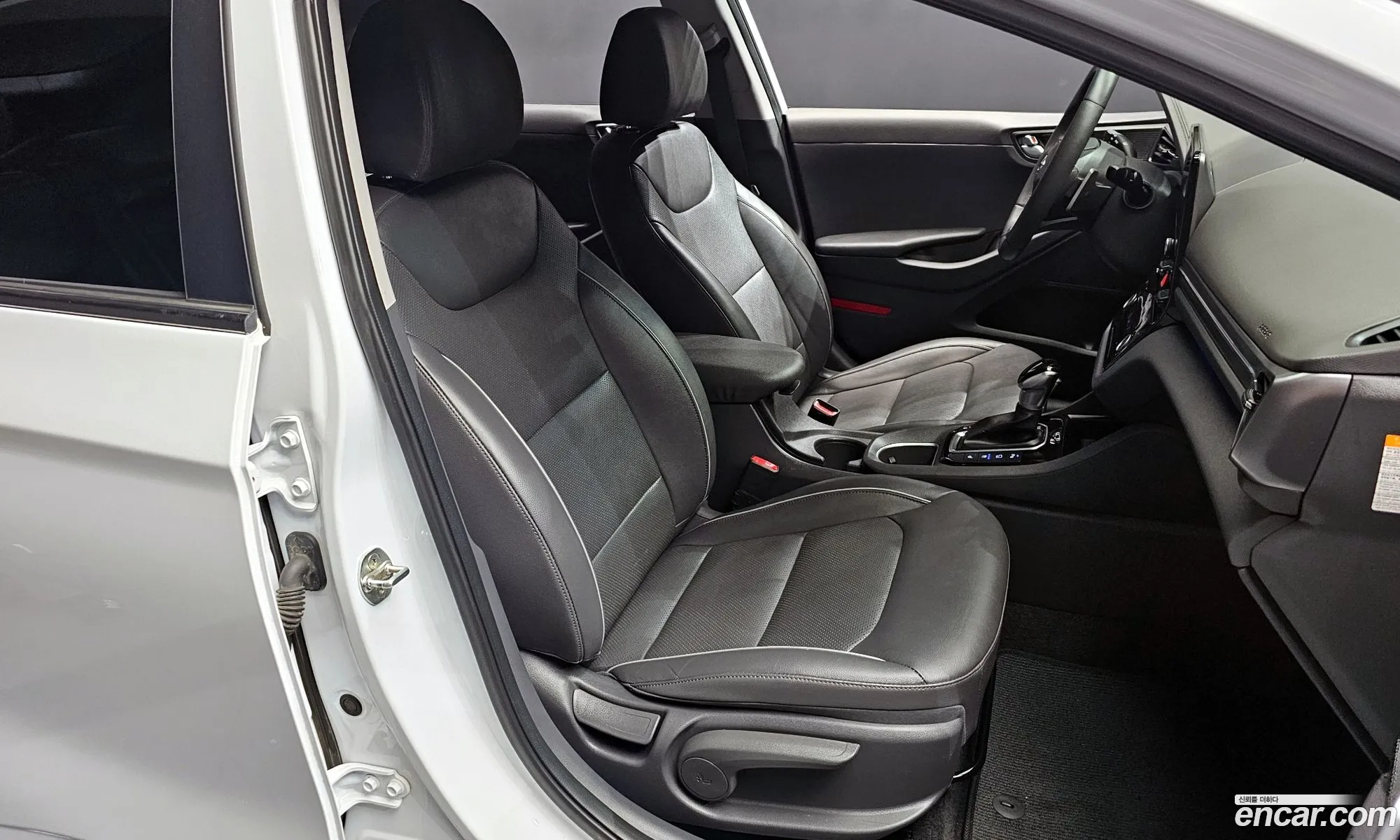 Hyundai Ioniq Hybrid 2020 — 18