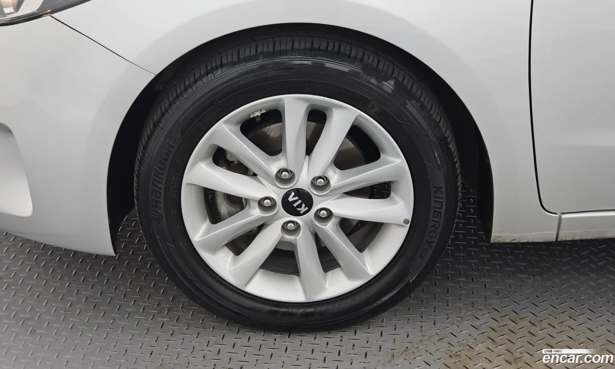 Kia K3 2017 — 9