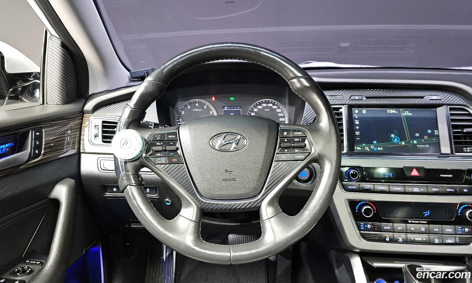 Hyundai LF Sonata 2014 — 17