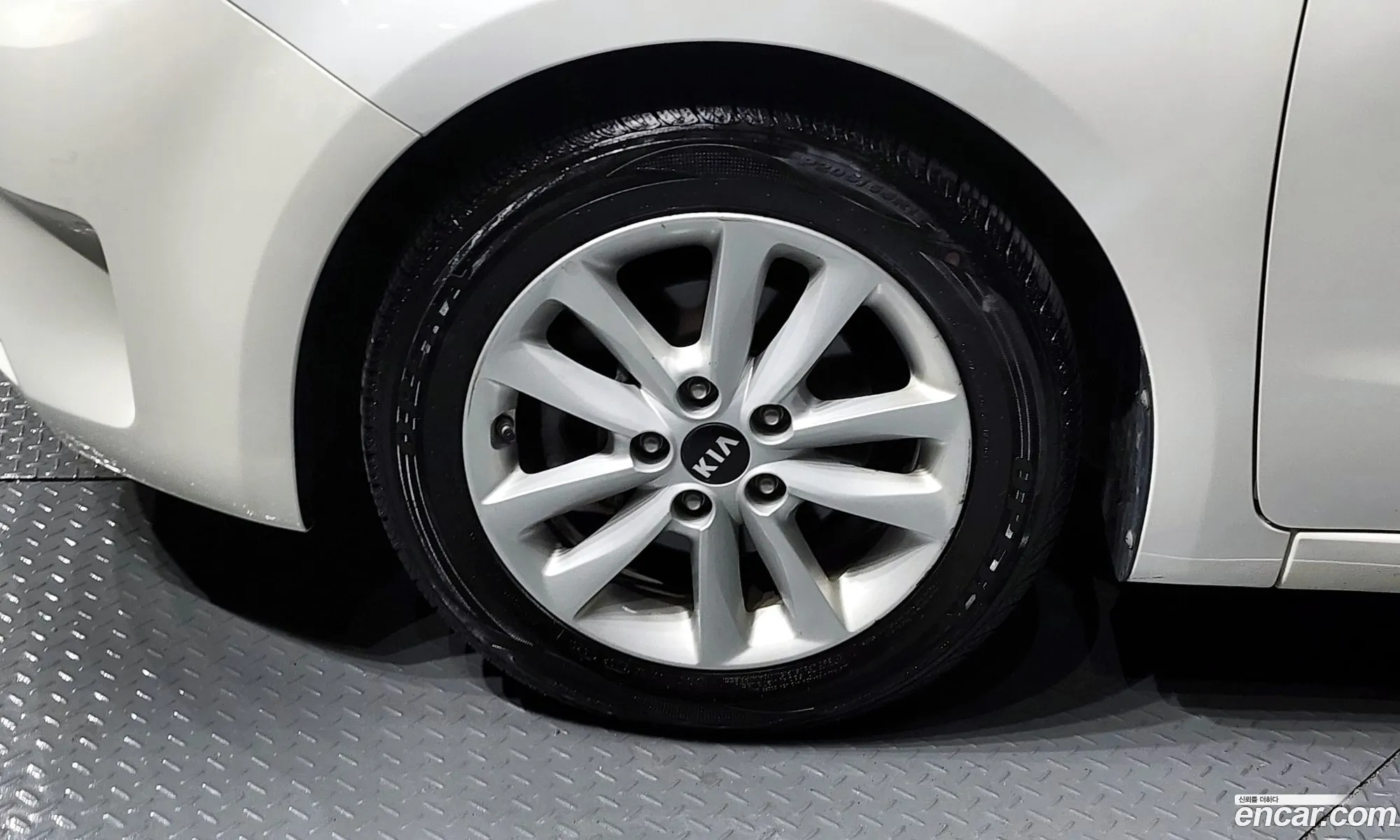 Kia K3 2017 — 9