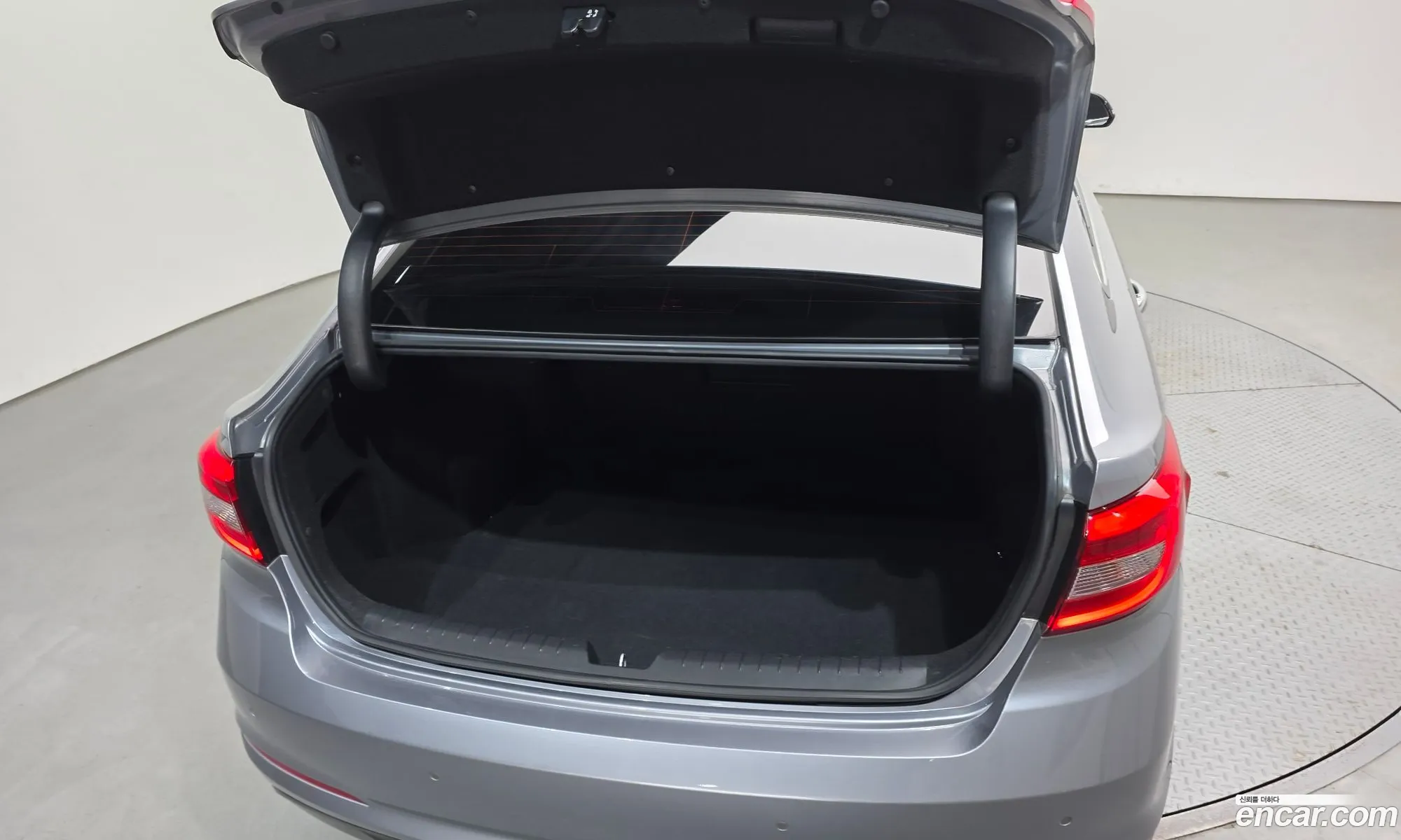 Hyundai LF Sonata 2014 — 17