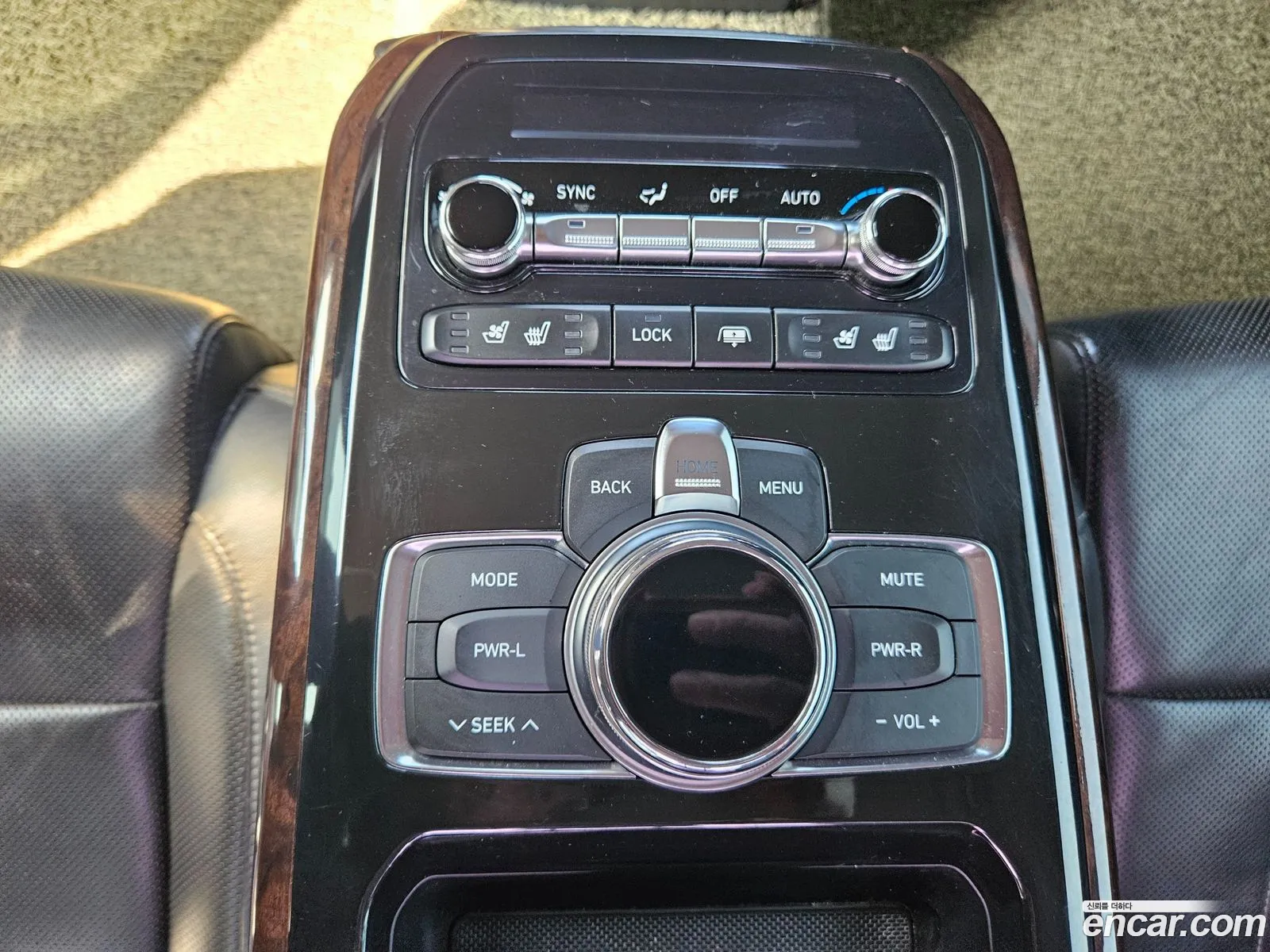 Genesis EQ900 2017 — 15