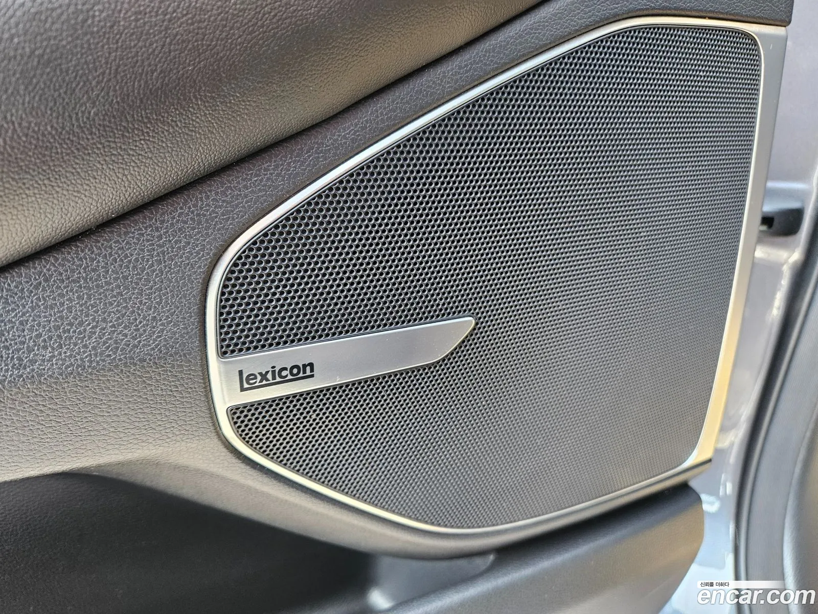 Genesis EQ900 2017 — 12