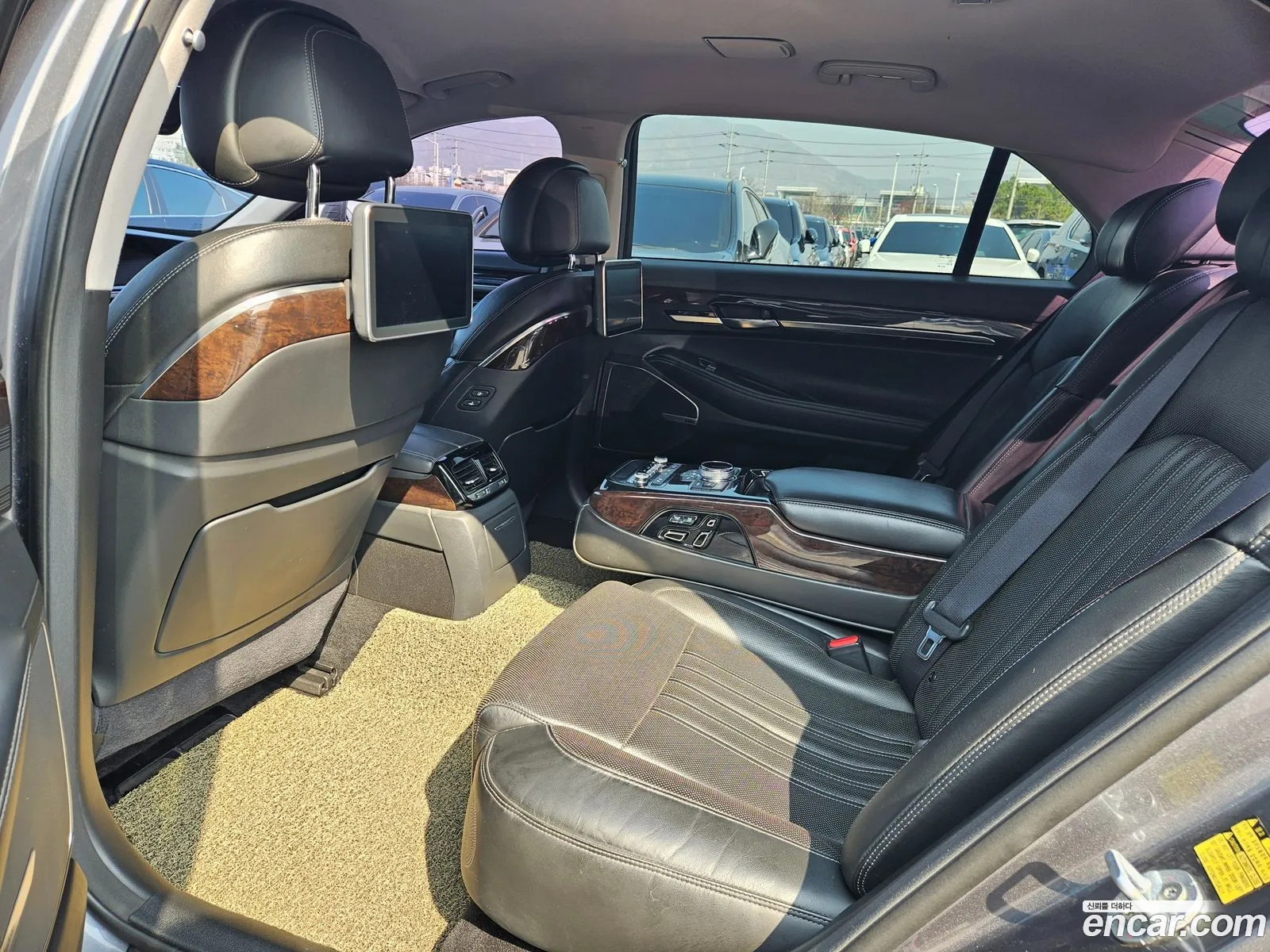 Genesis EQ900 2017 — 11