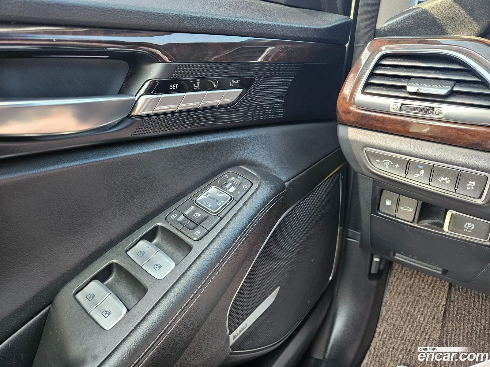 Genesis EQ900 2017 — 14