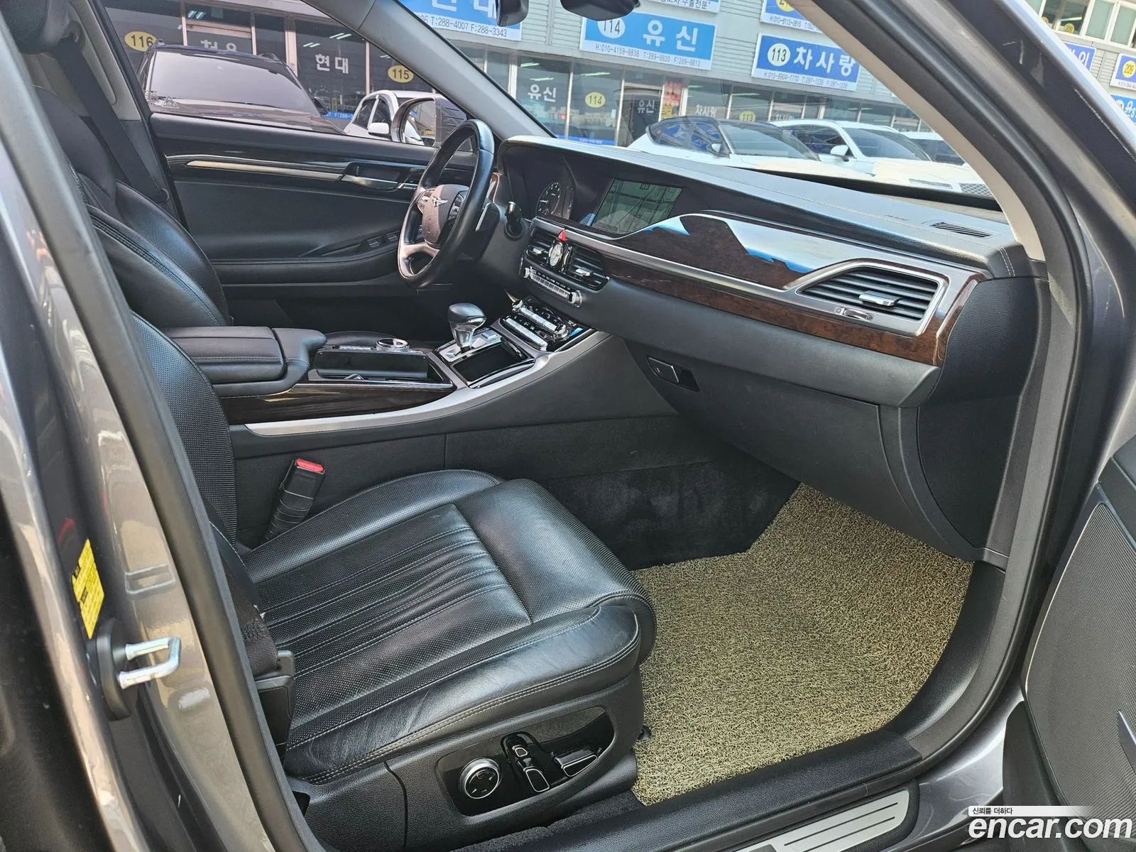 Genesis EQ900 2017 — 19