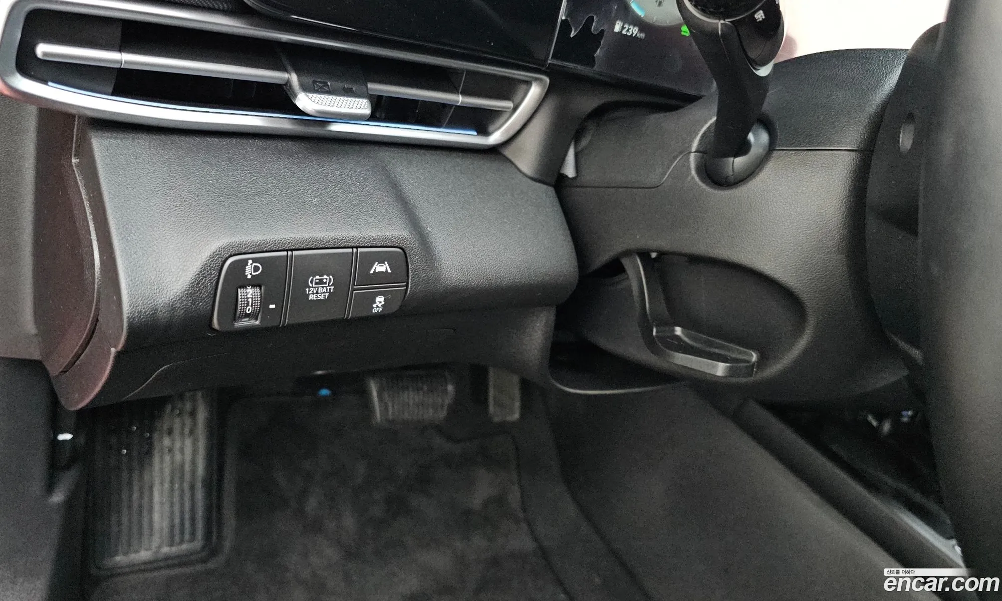 Hyundai Elantra Hybrid 2020 — 17