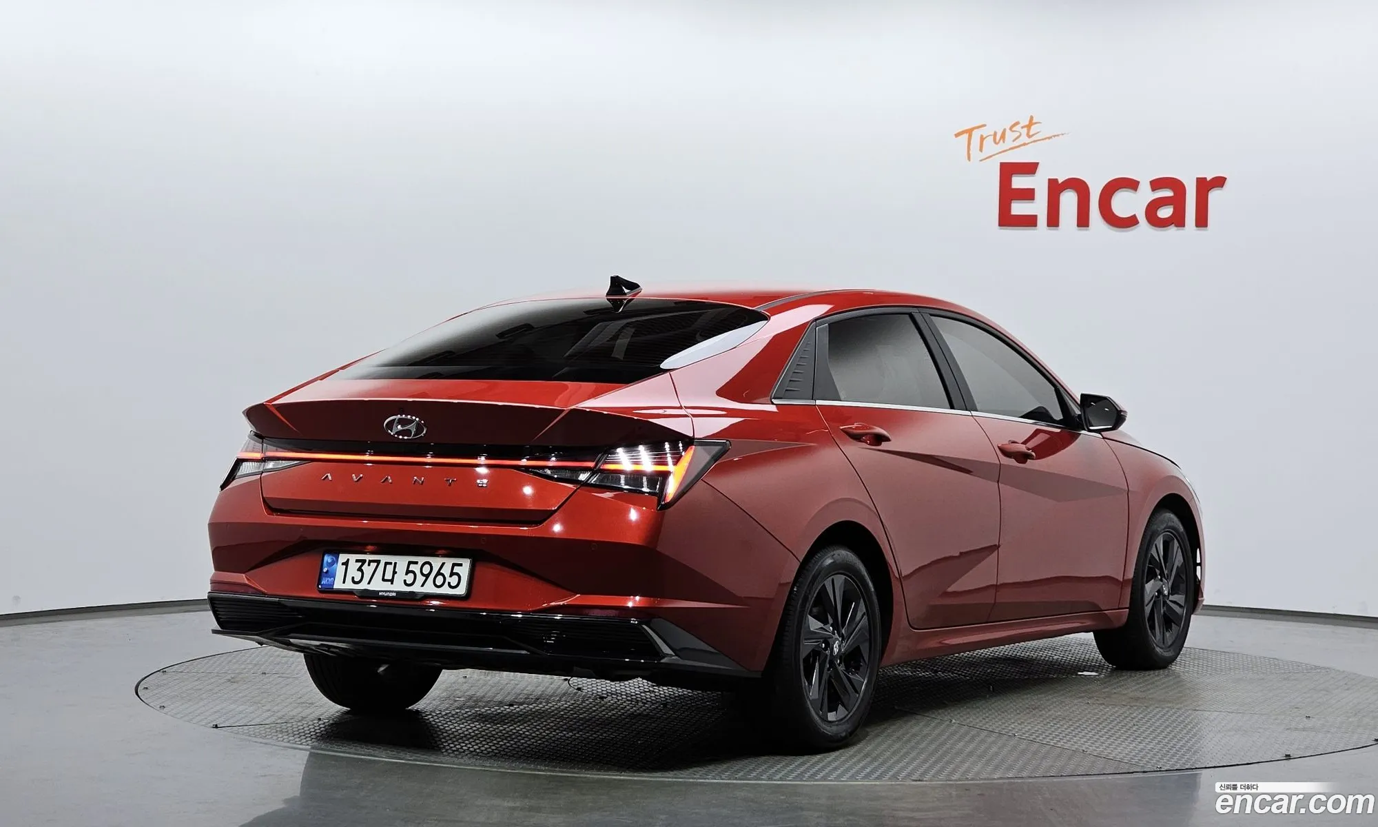 Hyundai Elantra Hybrid 2020 — 13