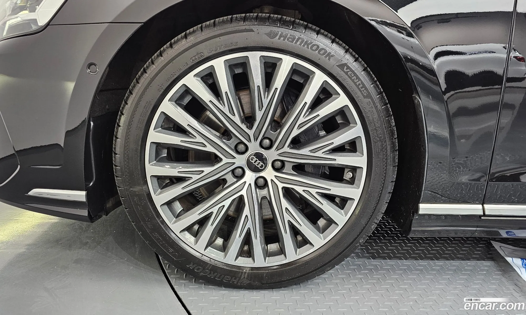 Audi A8 2023 — 8
