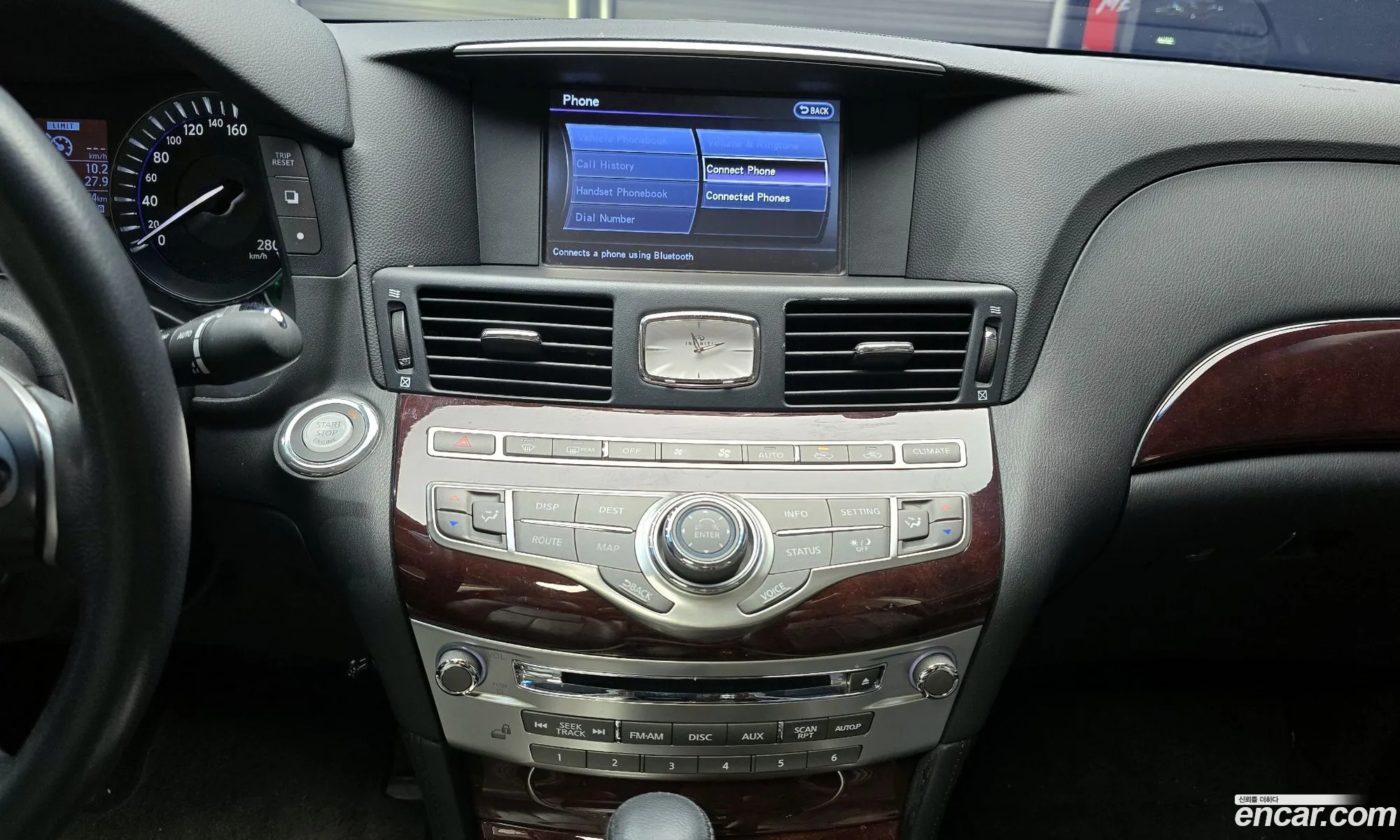 Infiniti Q70