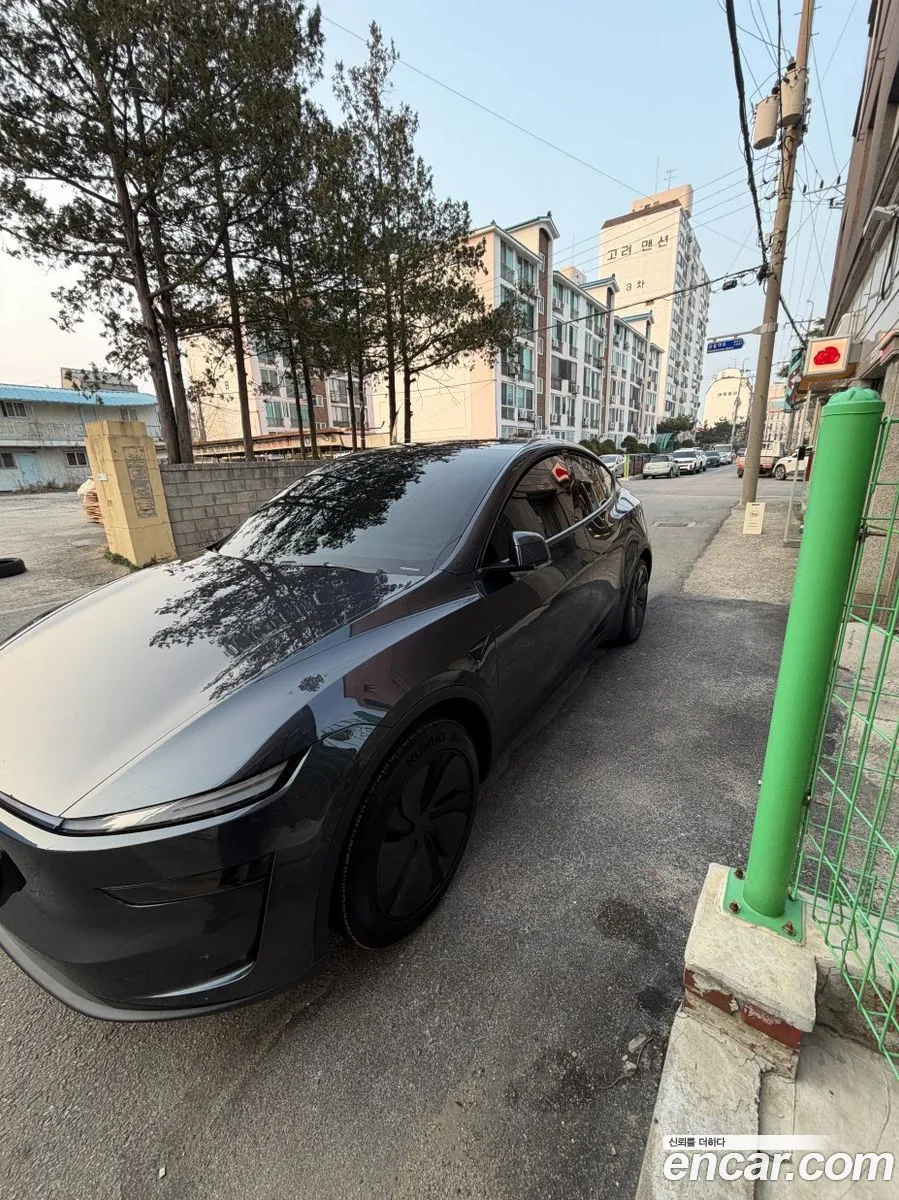 Tesla Model Y 2025 — 3