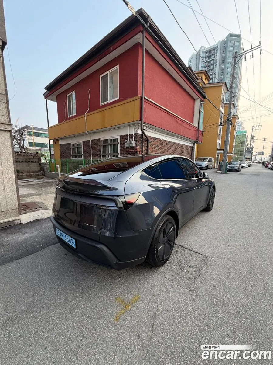 Tesla Model Y 2025 — 9