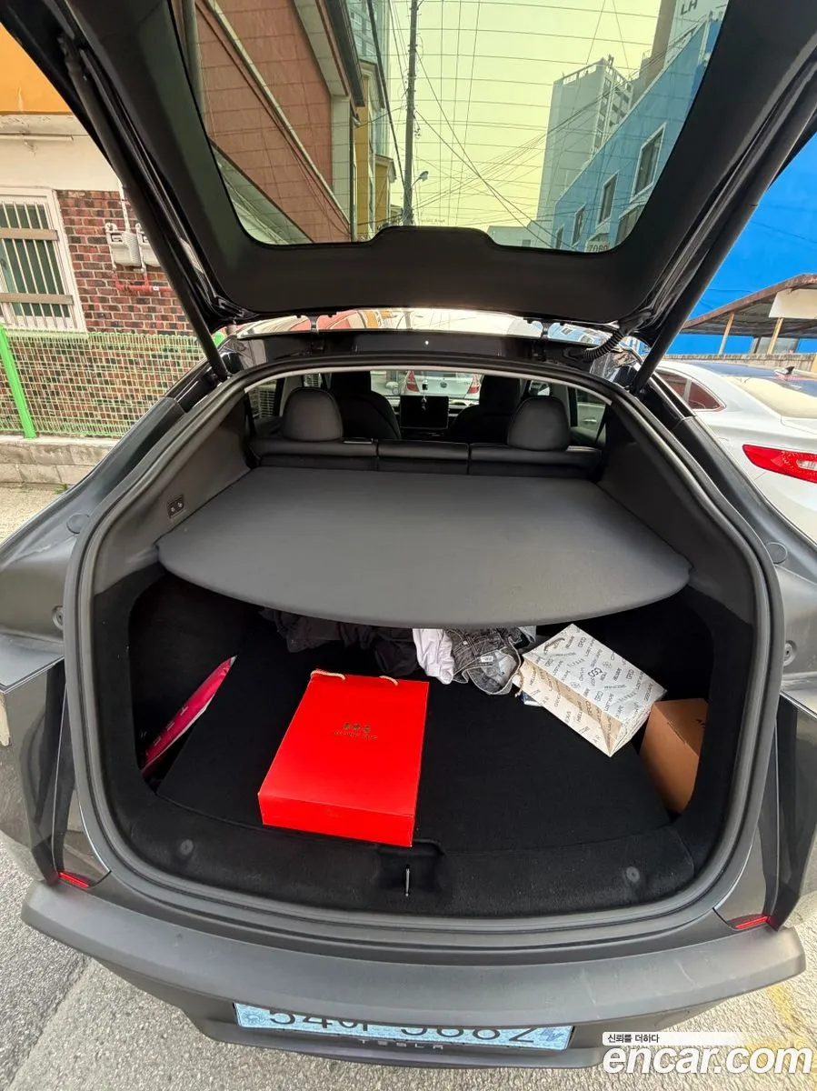 Tesla Model Y 2025 — 7
