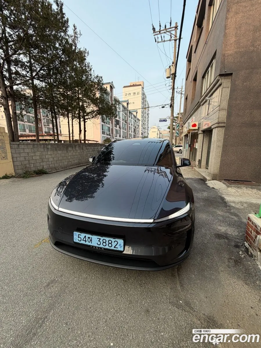 Tesla Model Y 2025 — 8