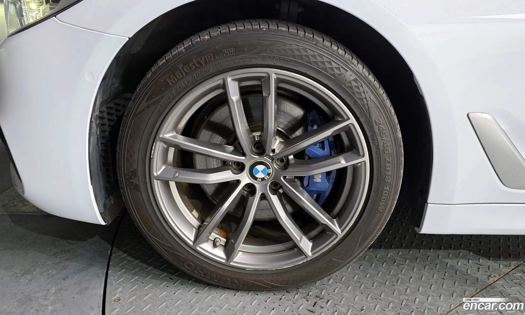 BMW 5 Series 2018 WBAJD3109JG970315 — 15