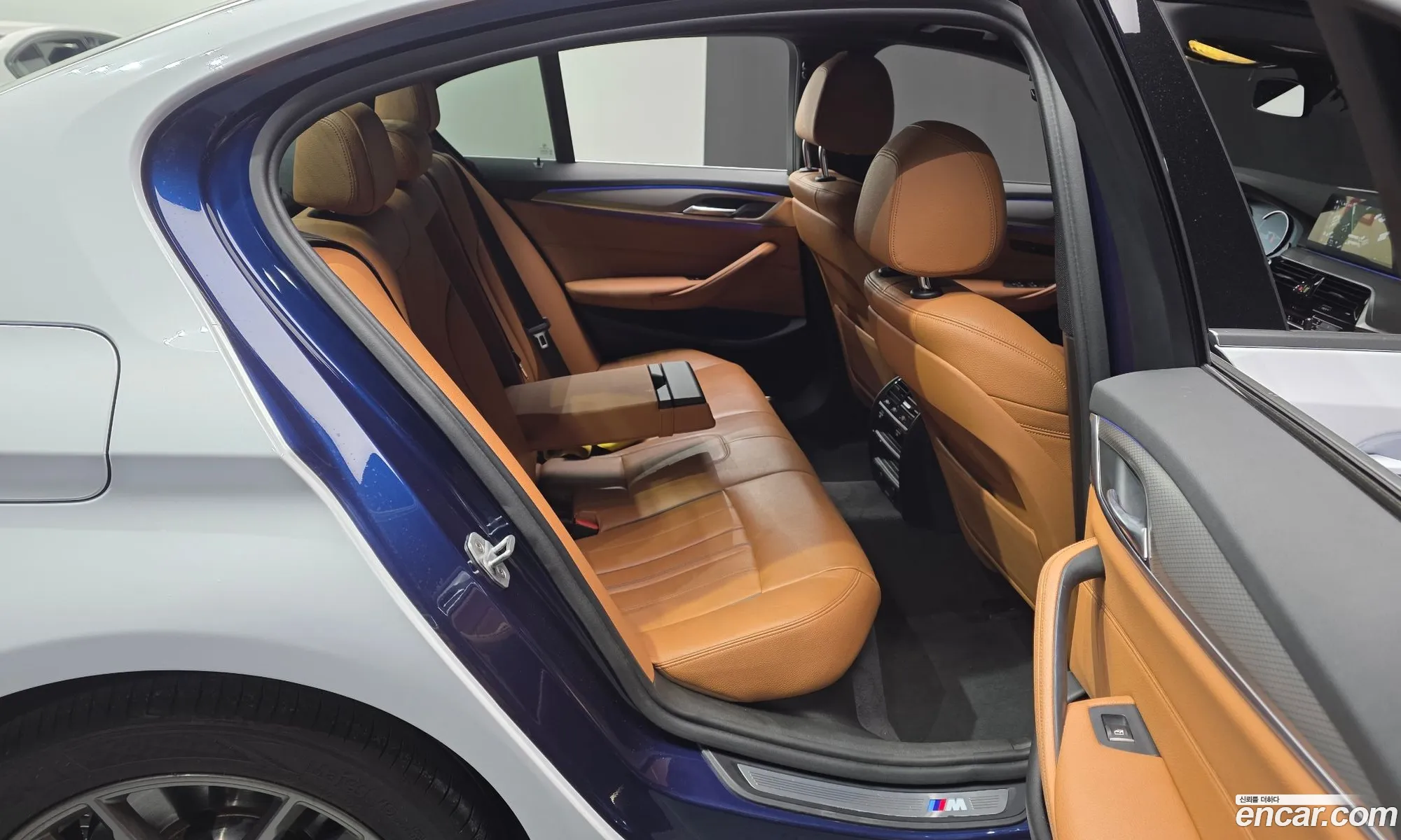 BMW 5 Series 2018 WBAJD3109JG970315 — 2