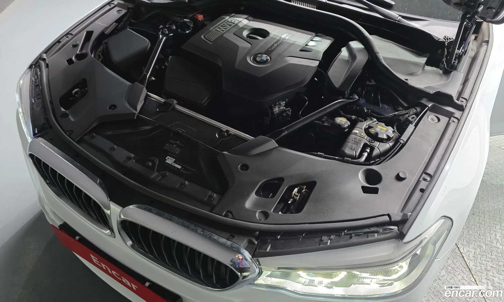 BMW 5 Series 2018 WBAJD3109JG970315 — 4