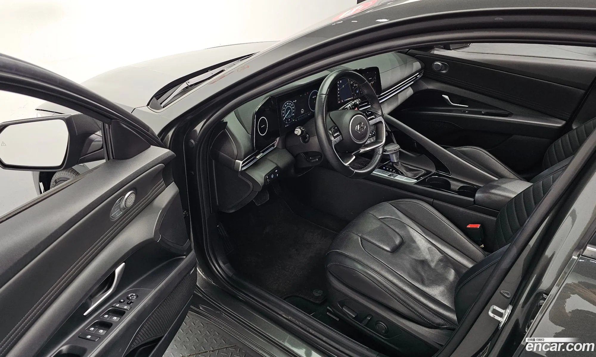 Hyundai Elantra Hybrid 2020 — 19