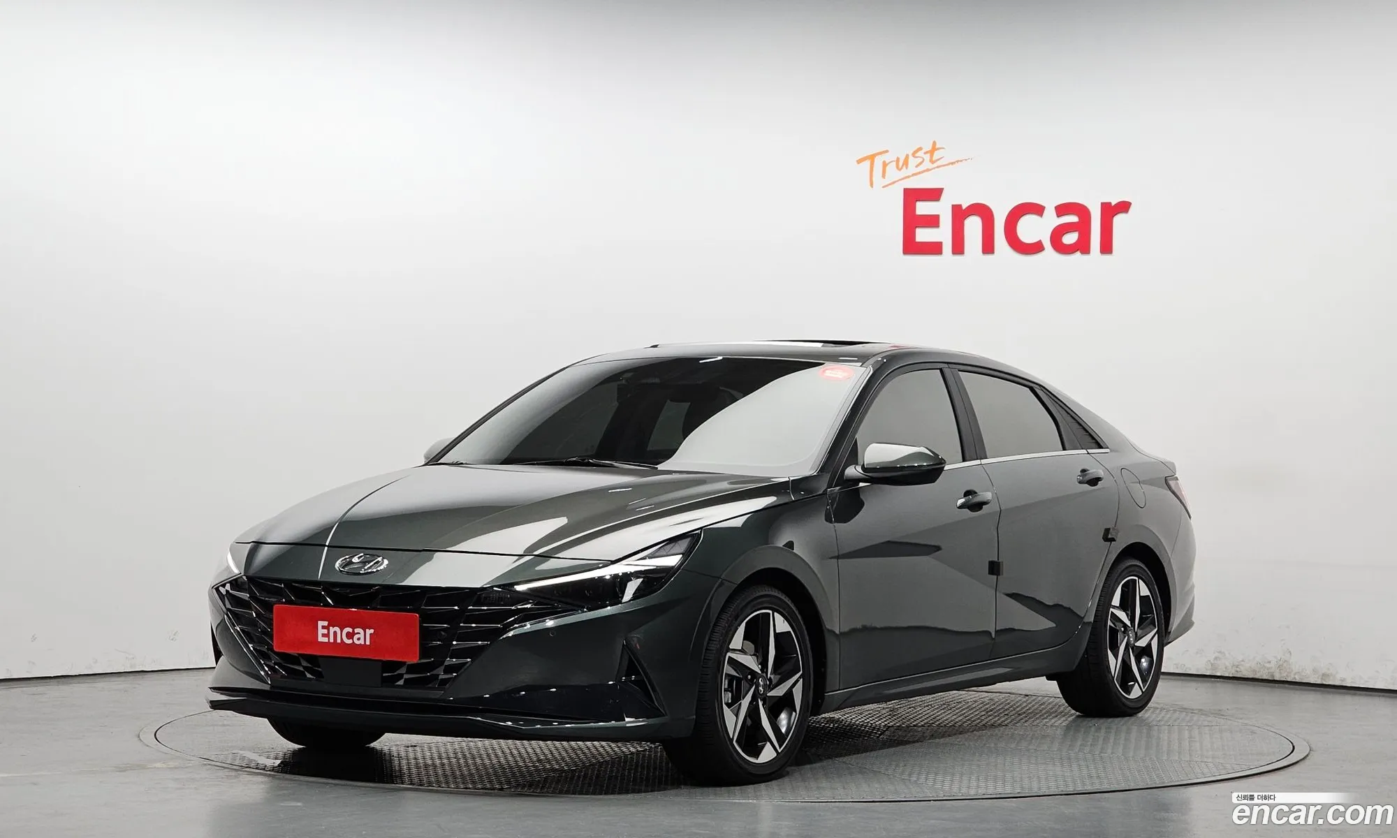 Hyundai Elantra Hybrid 2020 — 3