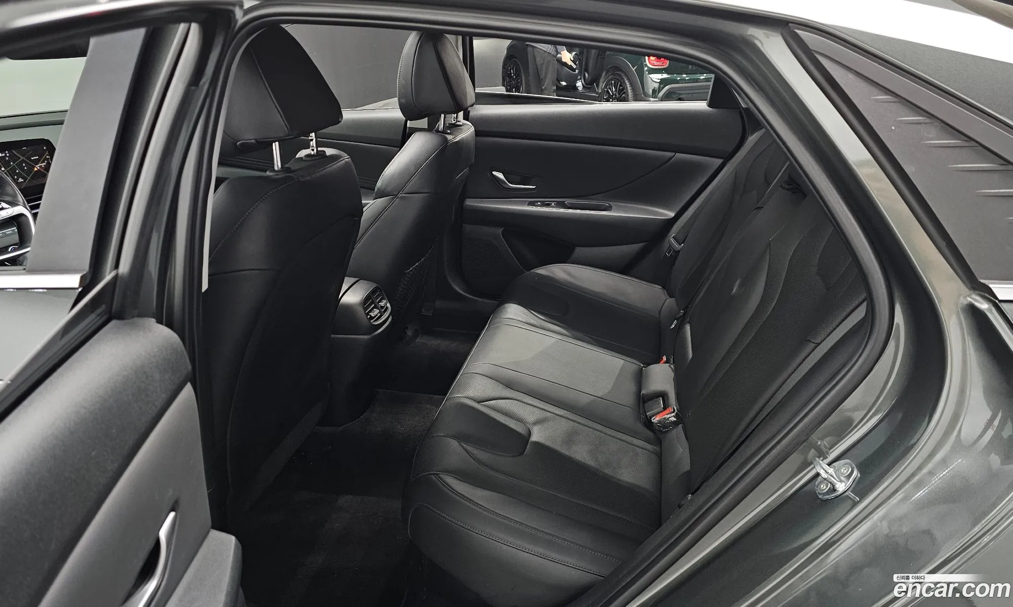 Hyundai Elantra Hybrid 2020 — 12