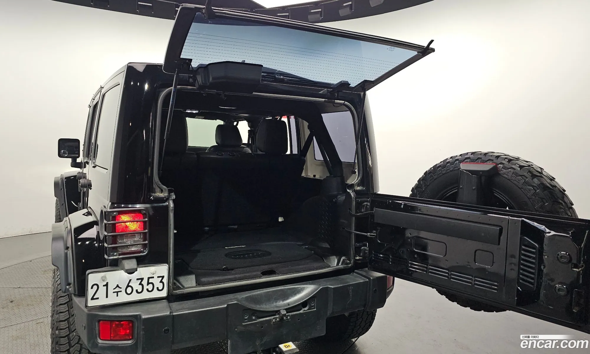 Jeep Wrangler 2017 1C4HJWEG9HL672609 — 3