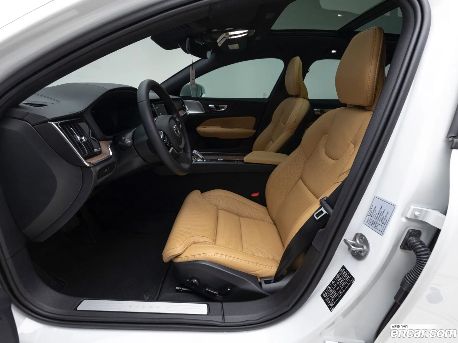 Volvo V60 Cross Country 2025 — 15
