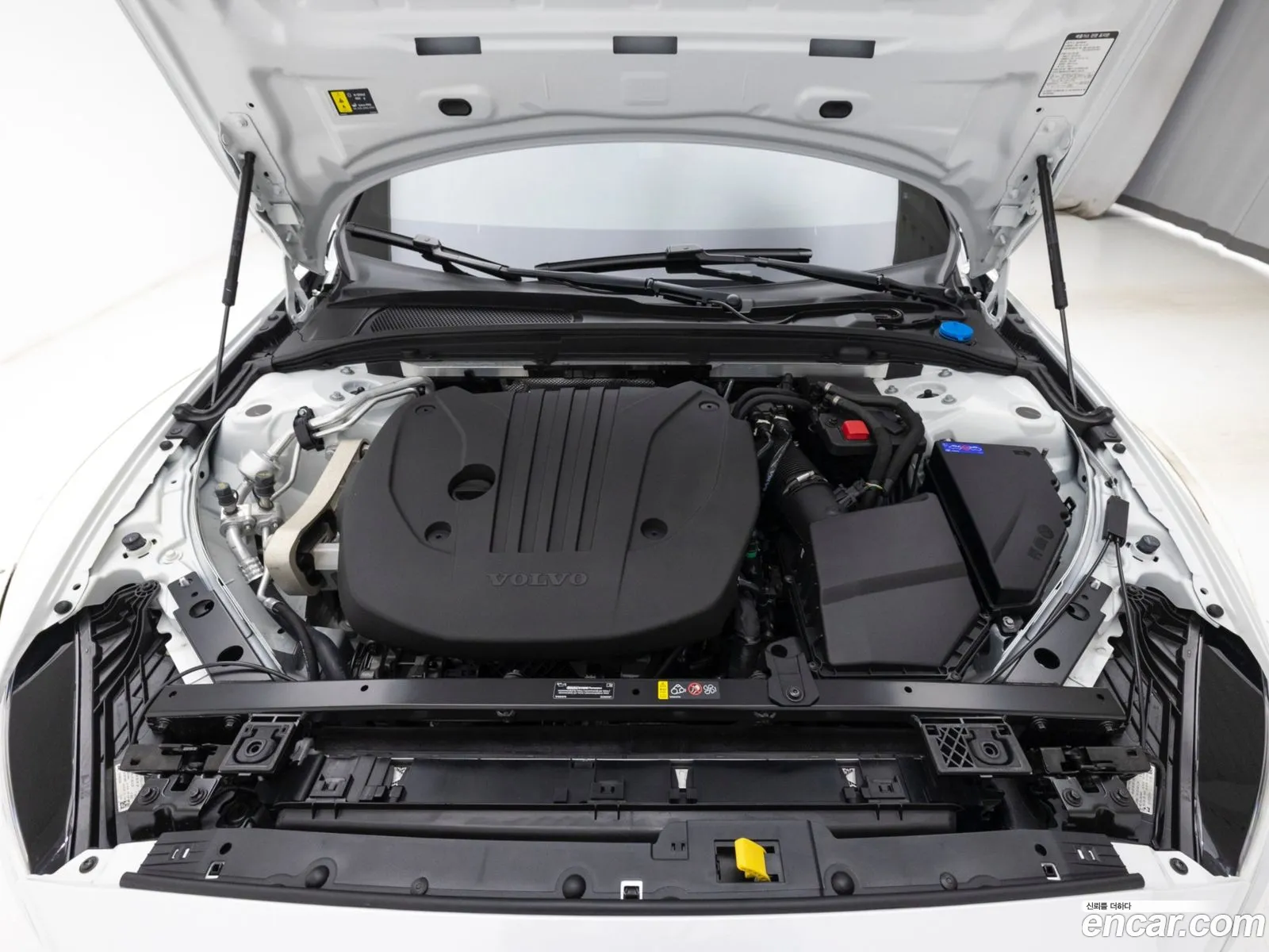 Volvo V60 Cross Country 2025 — 4