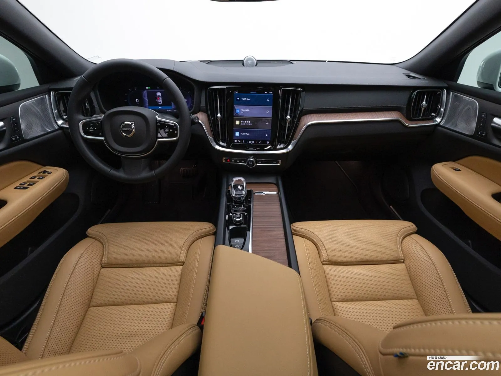 Volvo V60 Cross Country 2025 — 10