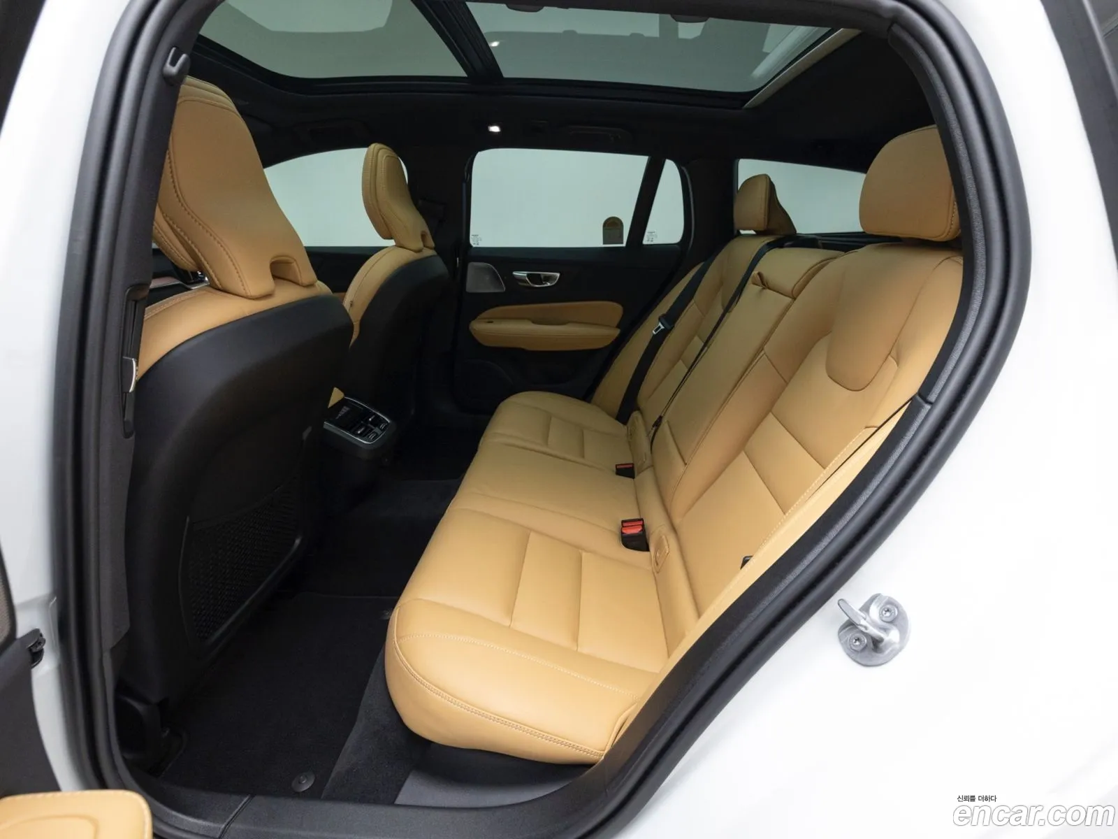 Volvo V60 Cross Country 2025 — 8