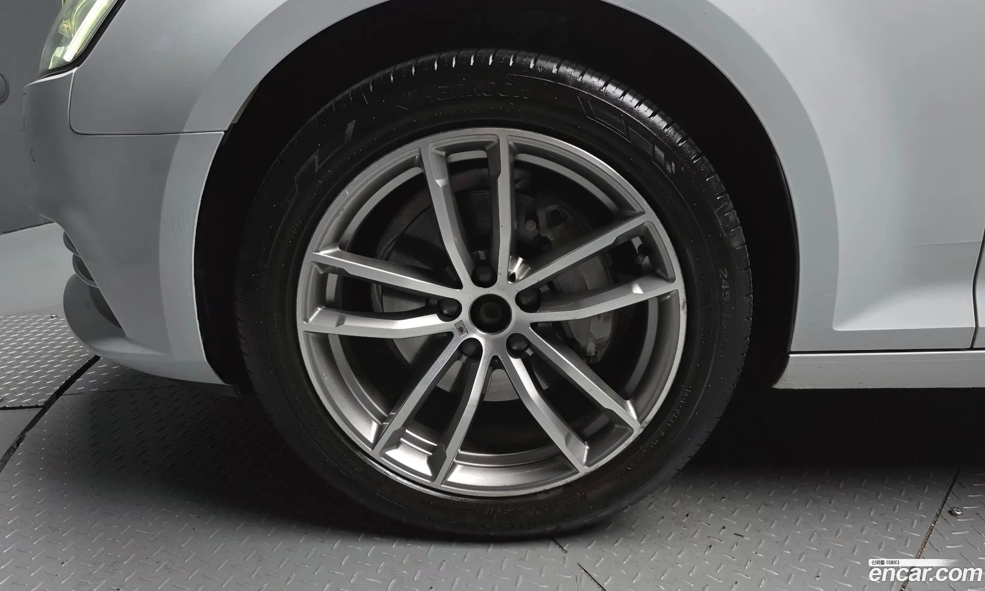 Audi A4 2018 WAUZZZF44JA188414 — 3