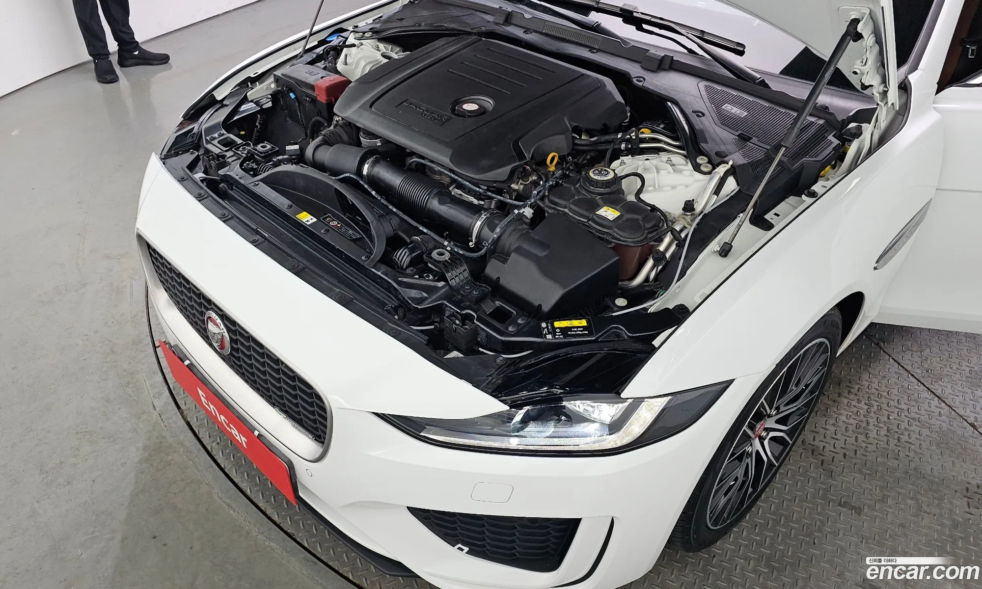Jaguar XE 2020 SAJAB4BN0LCP65910 — 10