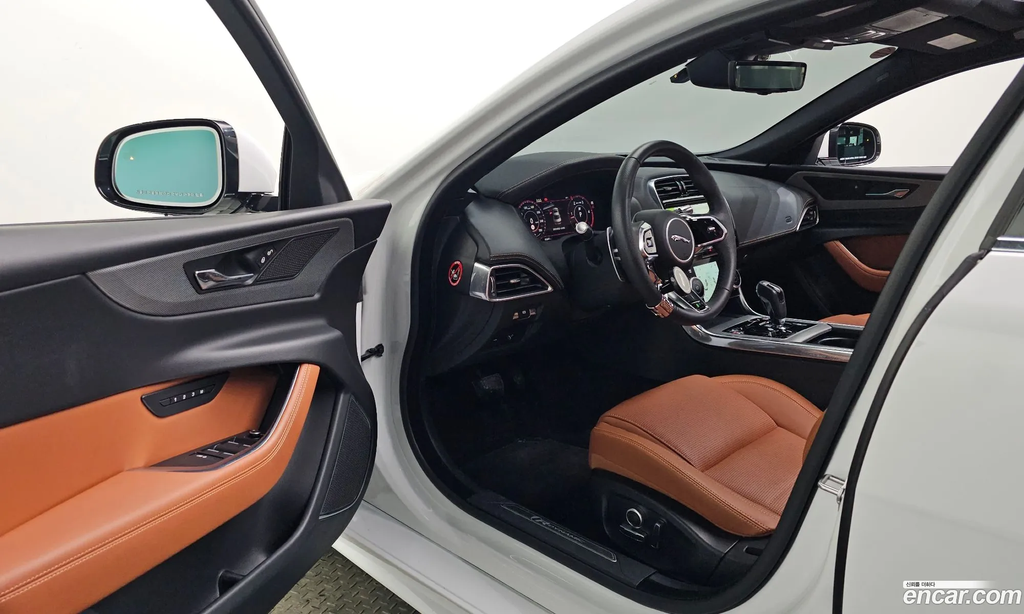 Jaguar XE 2020 SAJAB4BN0LCP65910 — 11