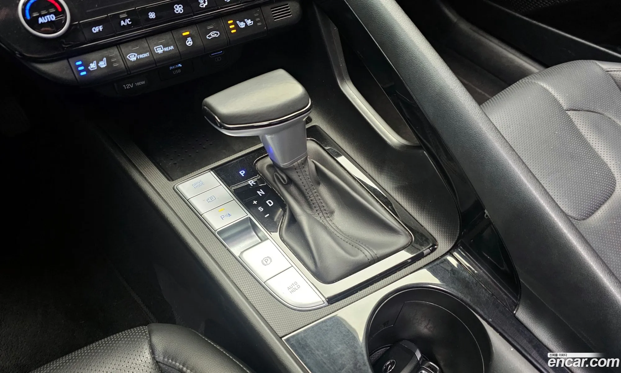 Hyundai Elantra Hybrid 2020 — 19