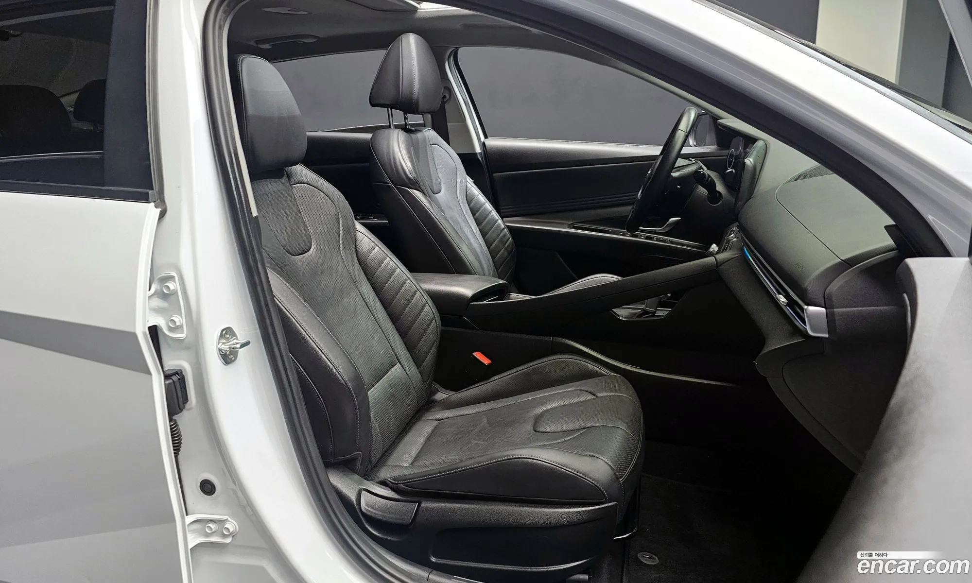Hyundai Elantra Hybrid 2020 — 9