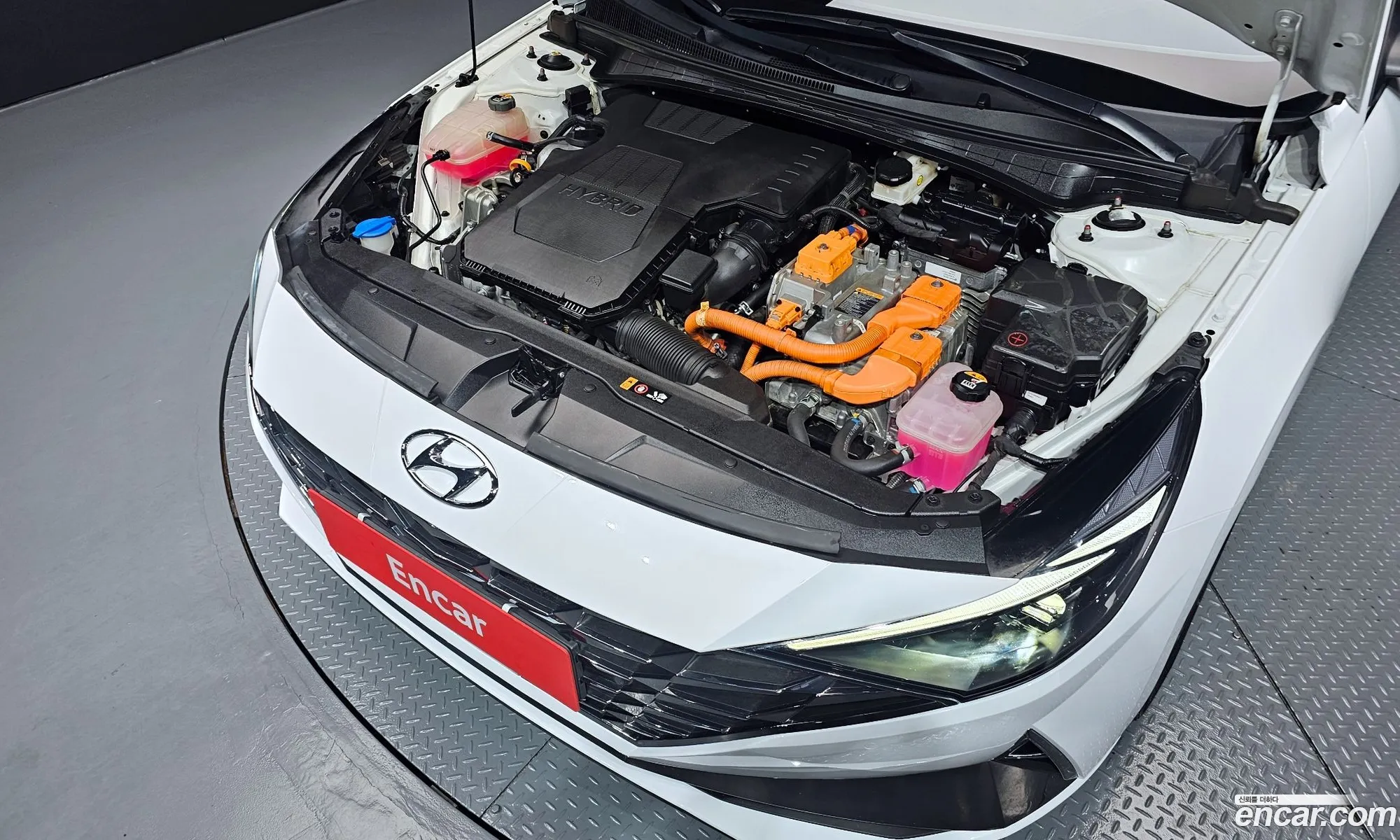 Hyundai Elantra Hybrid 2020 — 14
