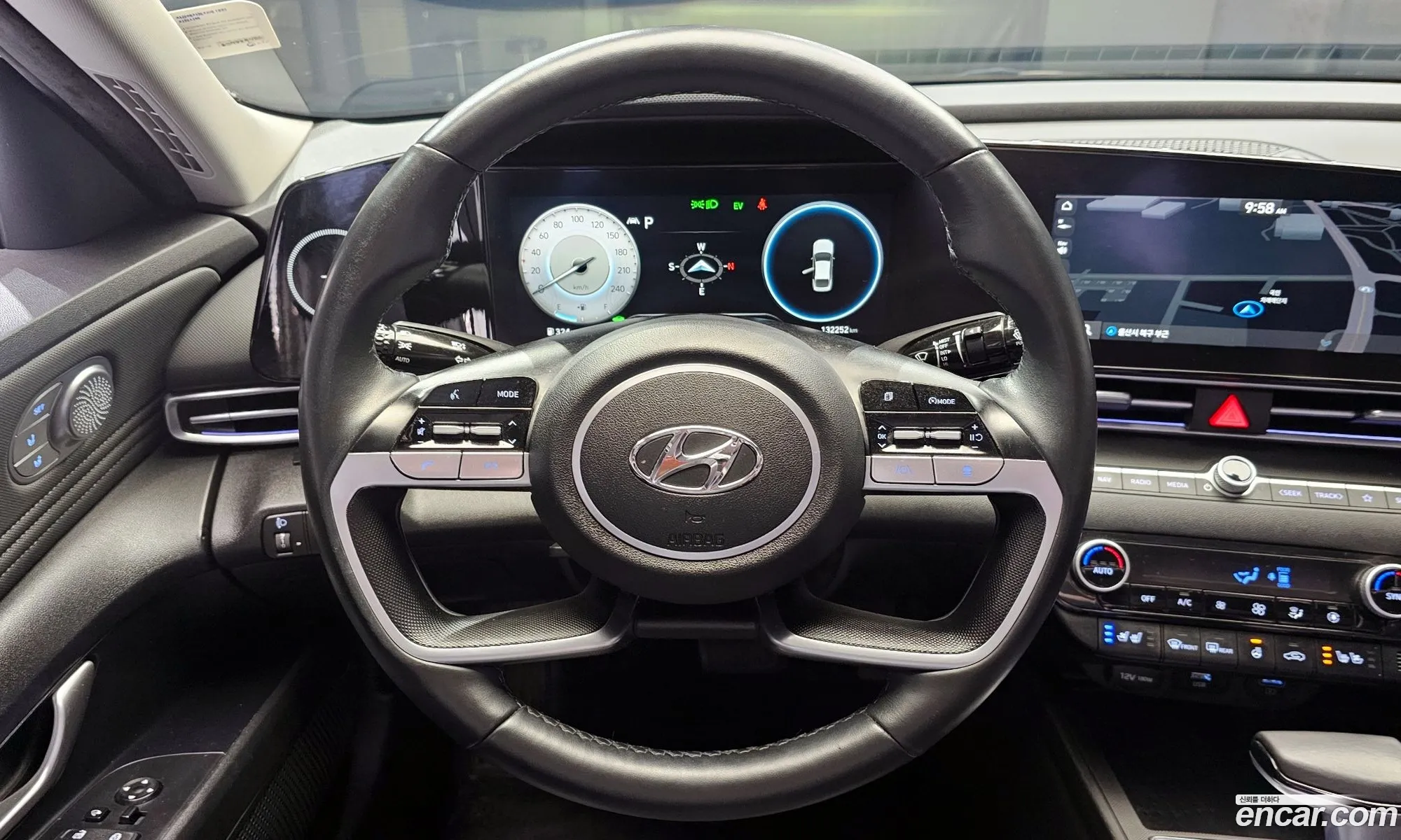 Hyundai Elantra Hybrid 2020 — 10