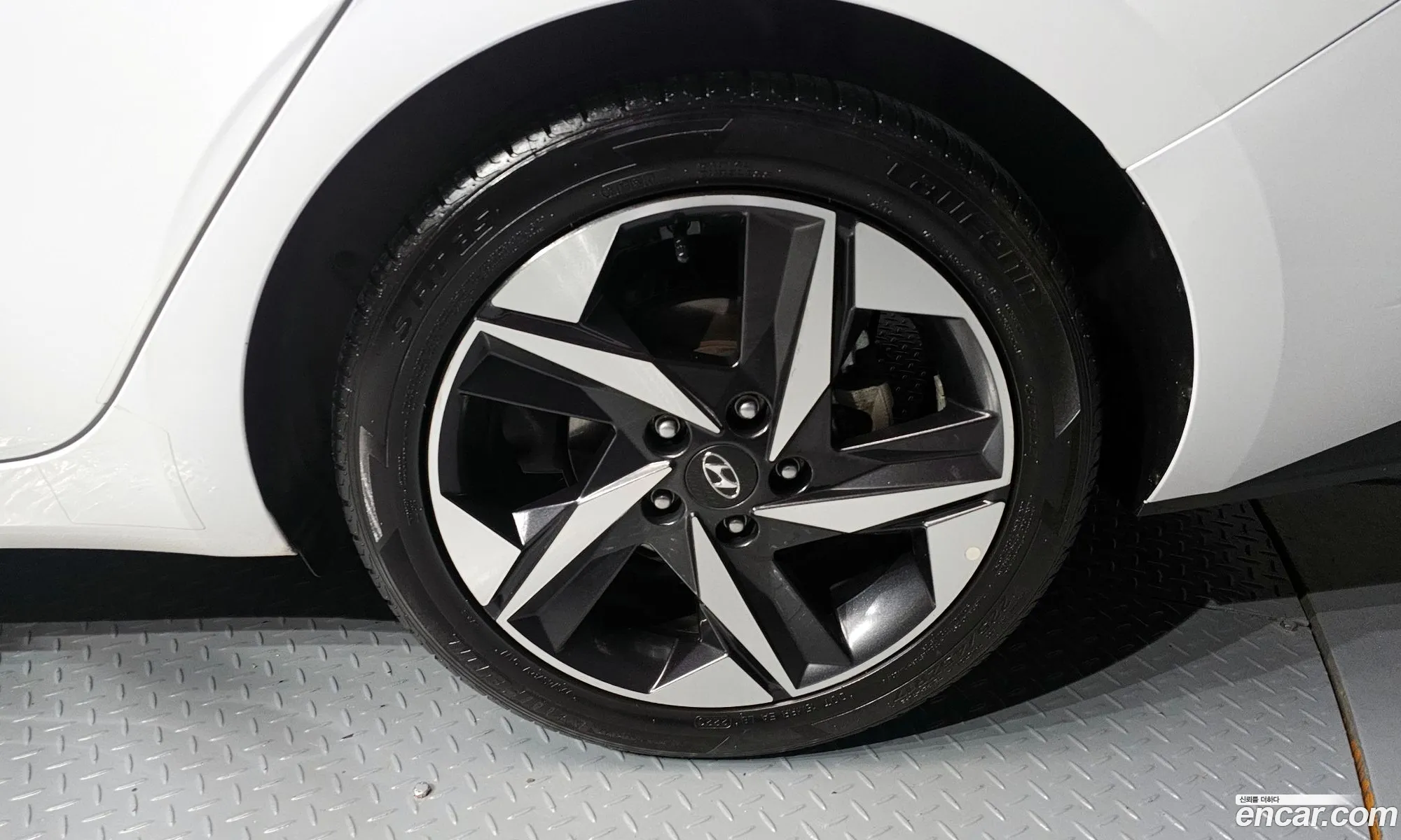 Hyundai Elantra Hybrid 2020 — 2