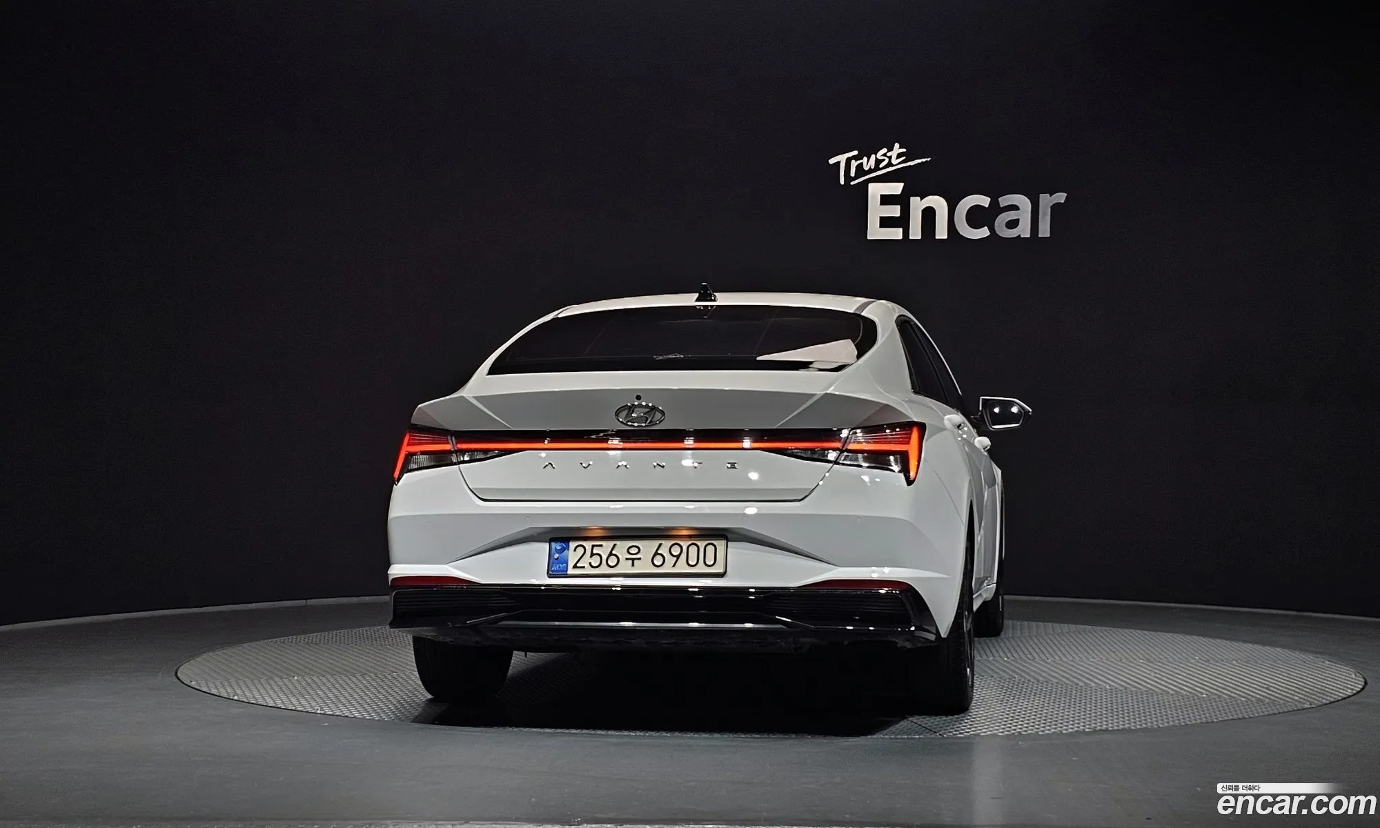 Hyundai Elantra Hybrid 2020 — 4
