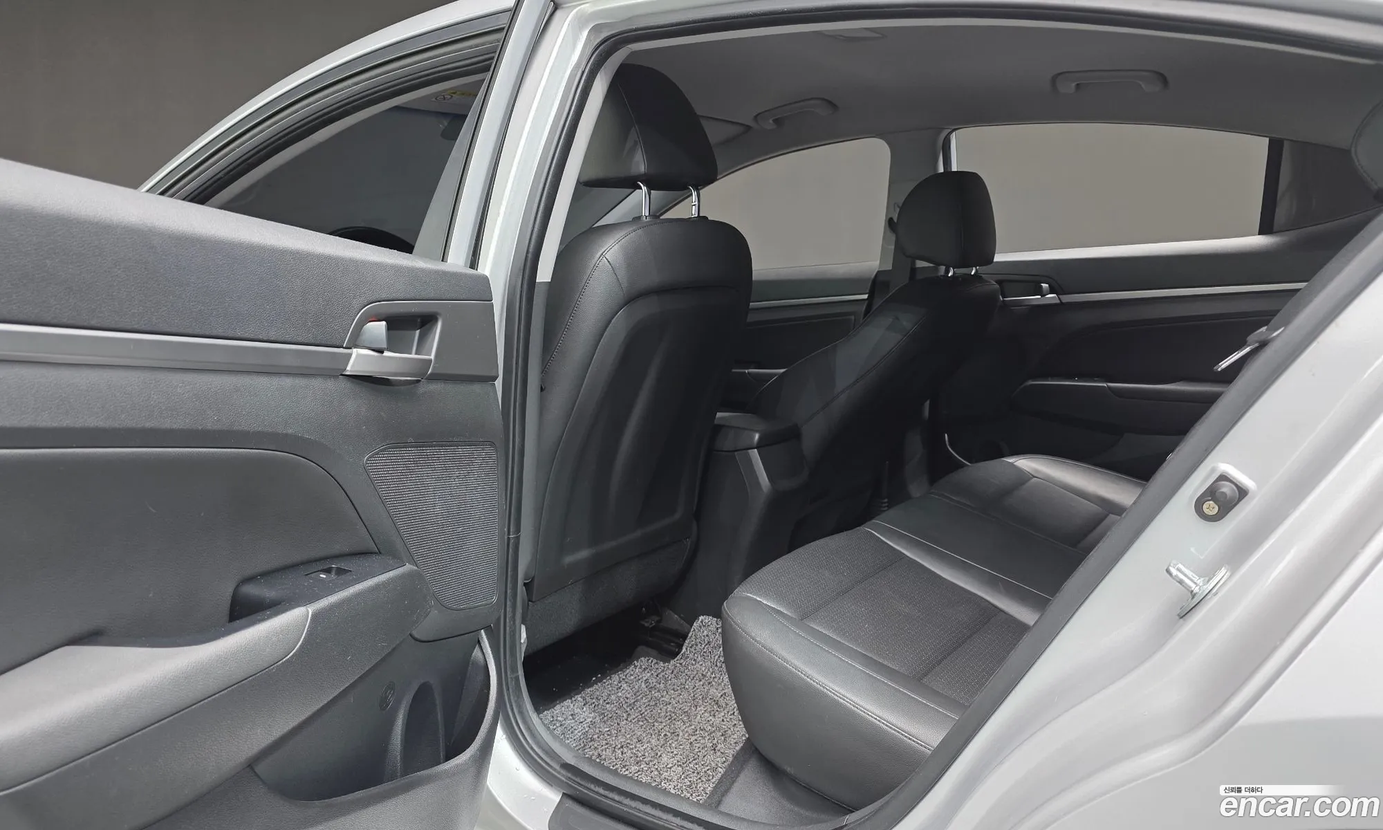 Hyundai Elantra AD 2016 — 15