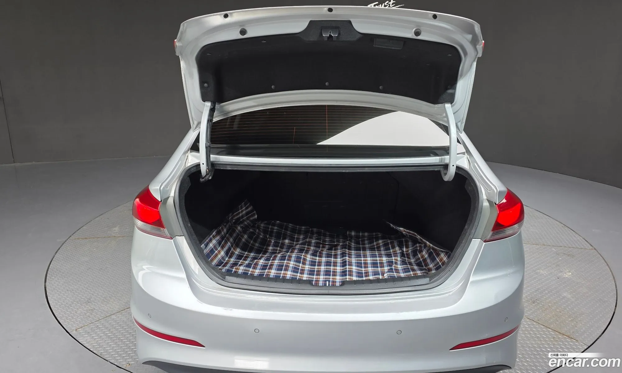 Hyundai Elantra AD 2016 — 6