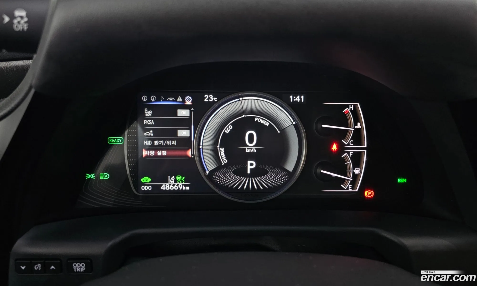 Lexus ES300h 7th Gen 2022 JTHBA1C17N2011166 — 17