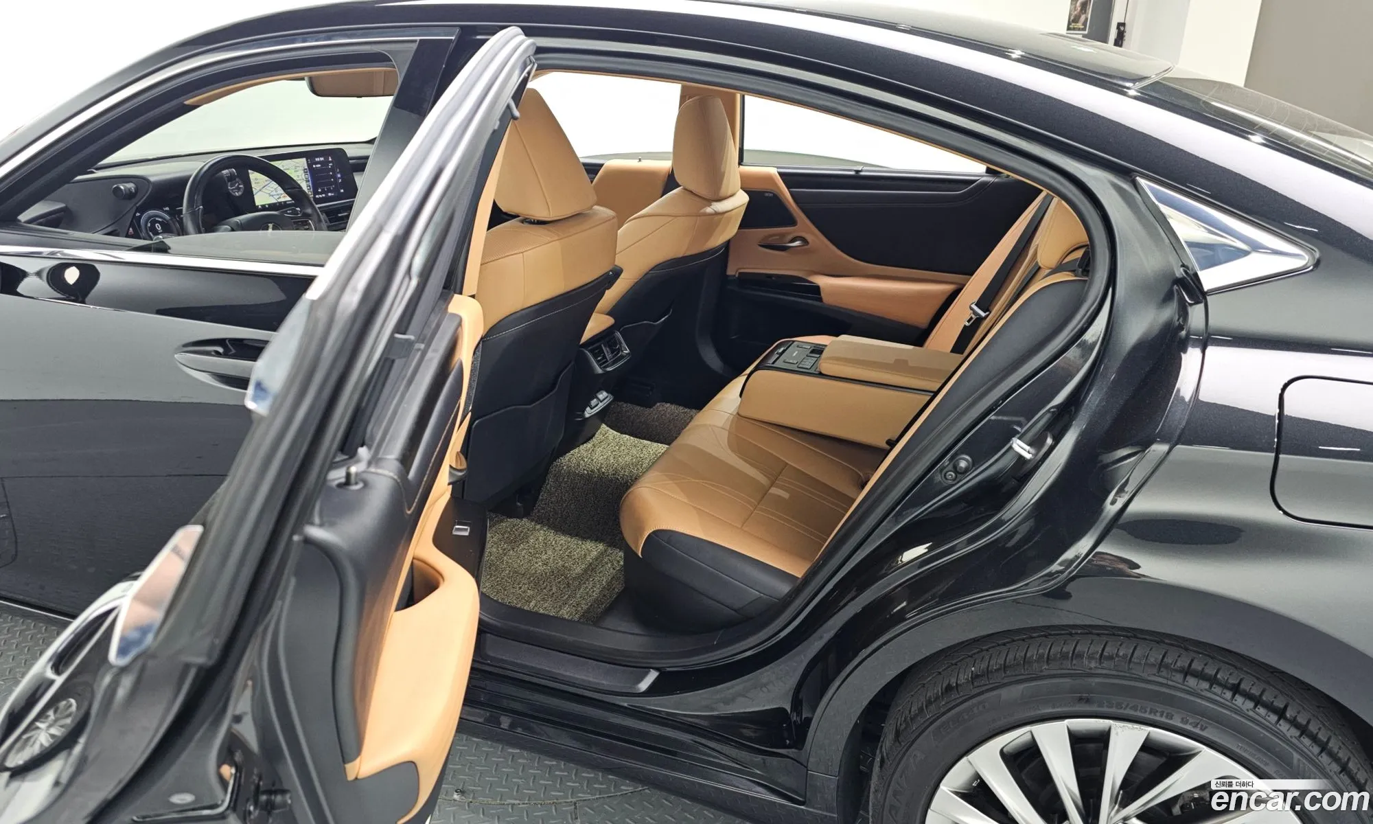 Lexus ES300h 7th Gen 2022 JTHBA1C17N2011166 — 19