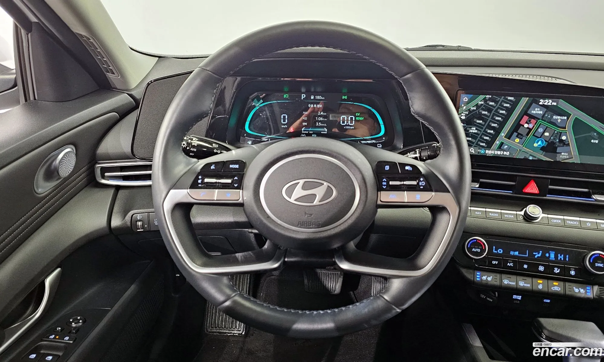 Hyundai Elantra Hybrid 2024 — 12