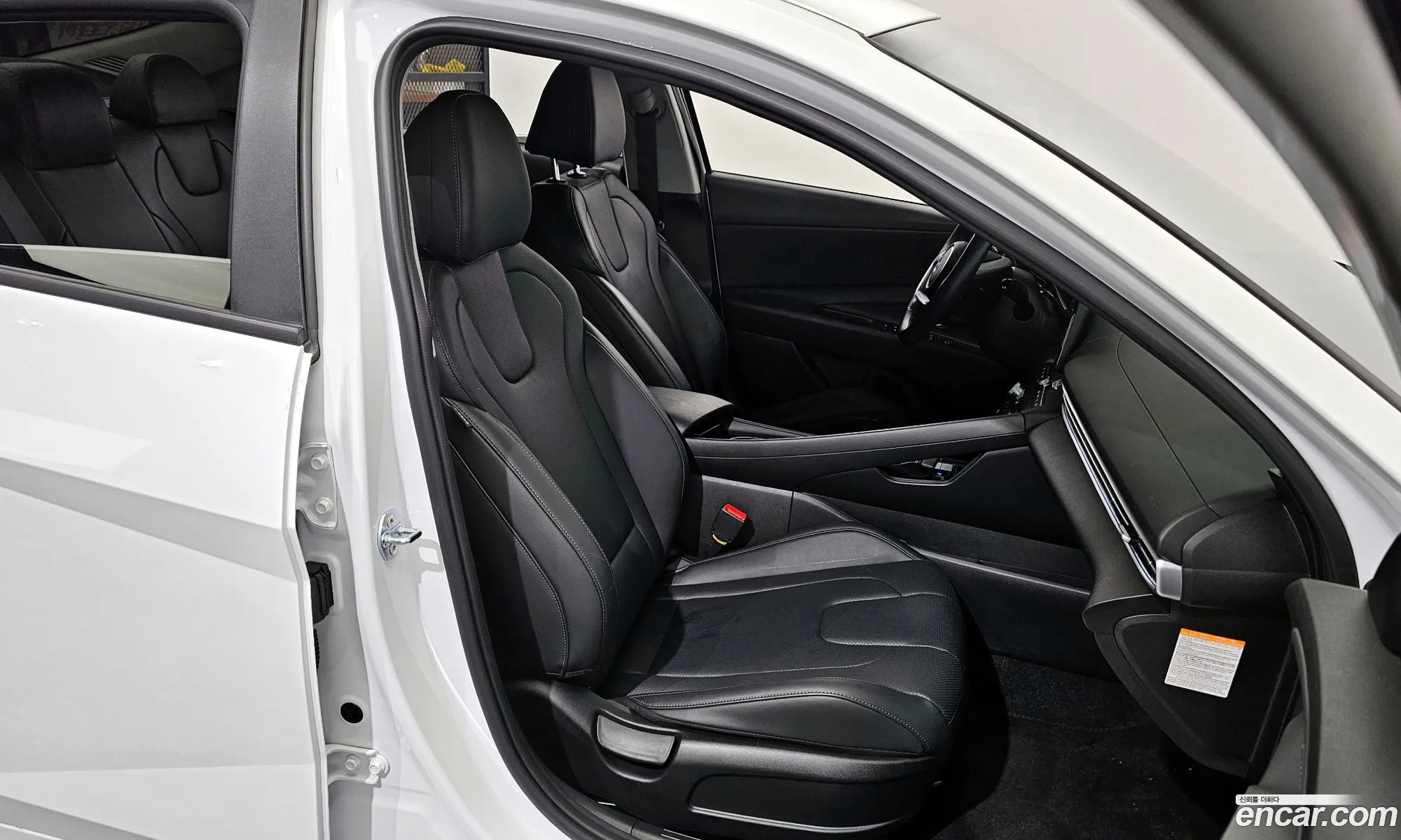 Hyundai Elantra Hybrid 2024 — 9