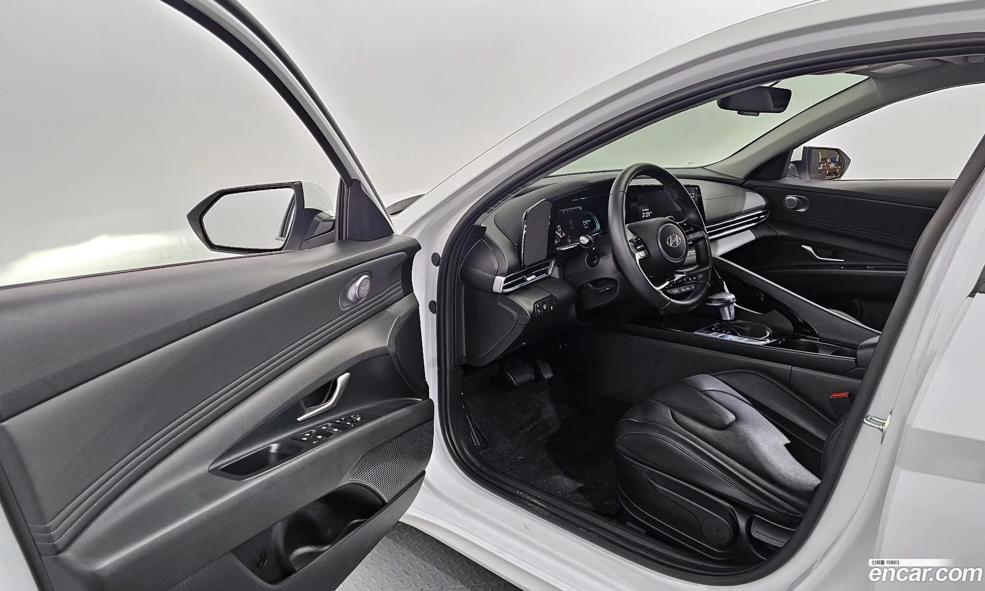 Hyundai Elantra Hybrid 2024 — 8