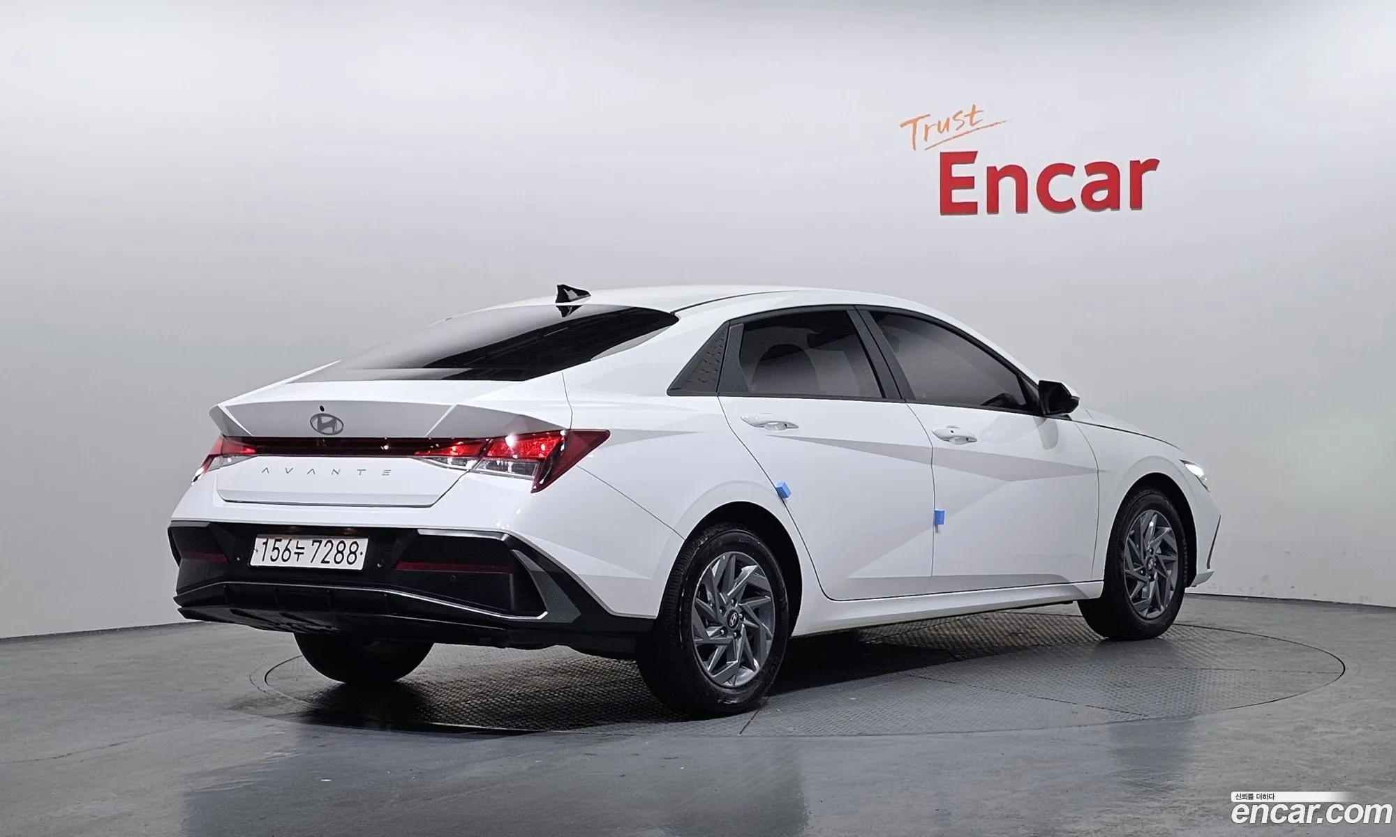 Hyundai Elantra Hybrid 2024 — 18
