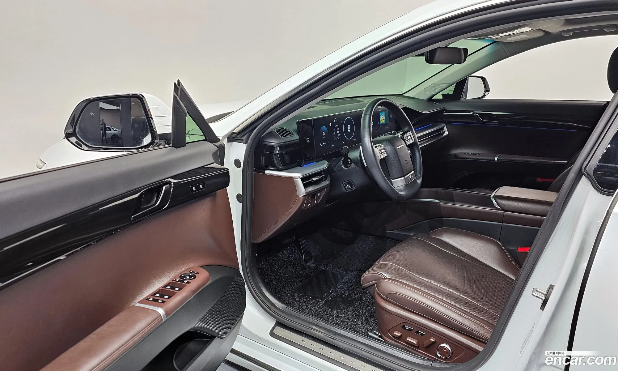 Hyundai Grandeur 2023 — 17